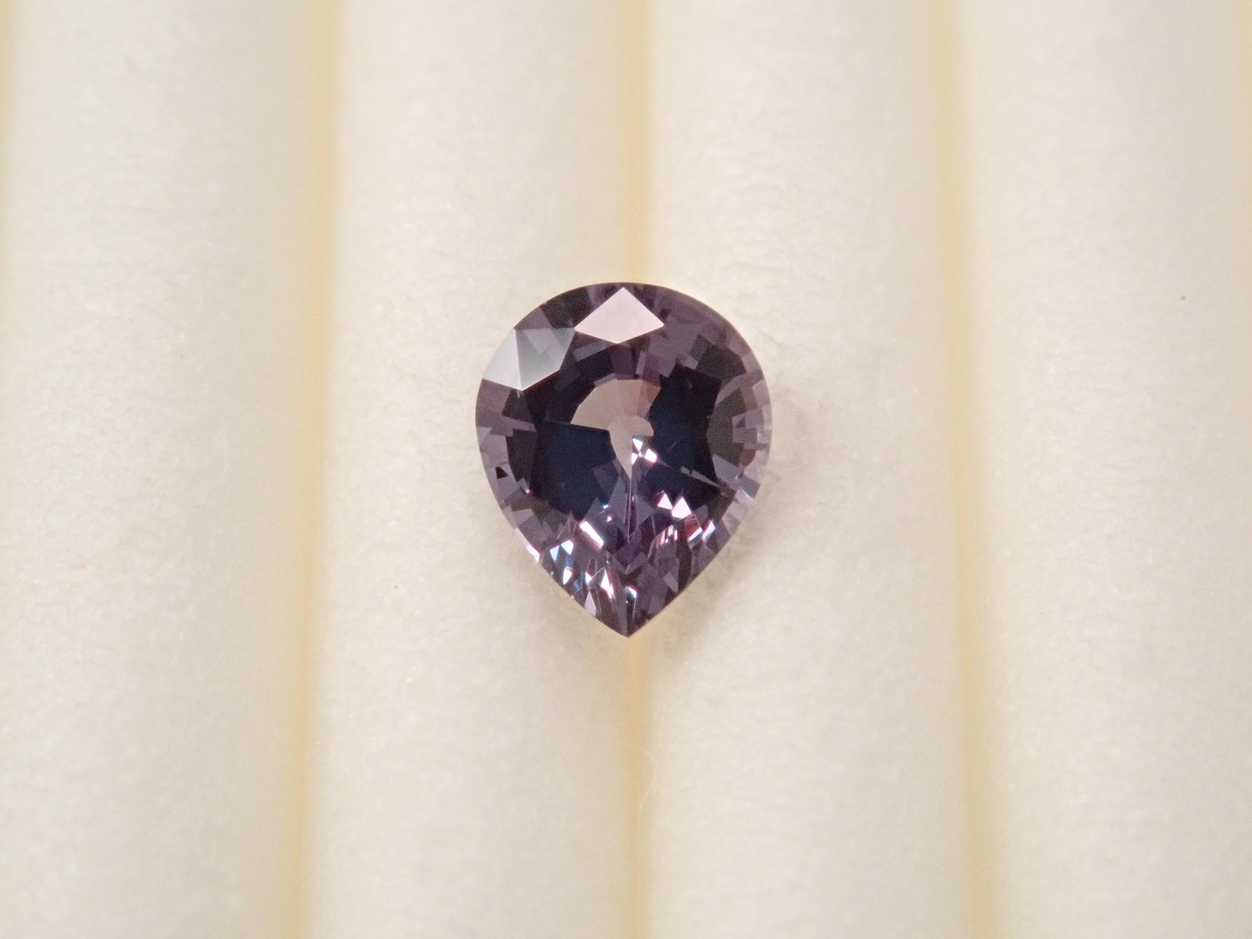 【12562766掲載】マダガスカル産ベキリーブルーガーネット（カラーチェンジガーネット） 0.230ctルース