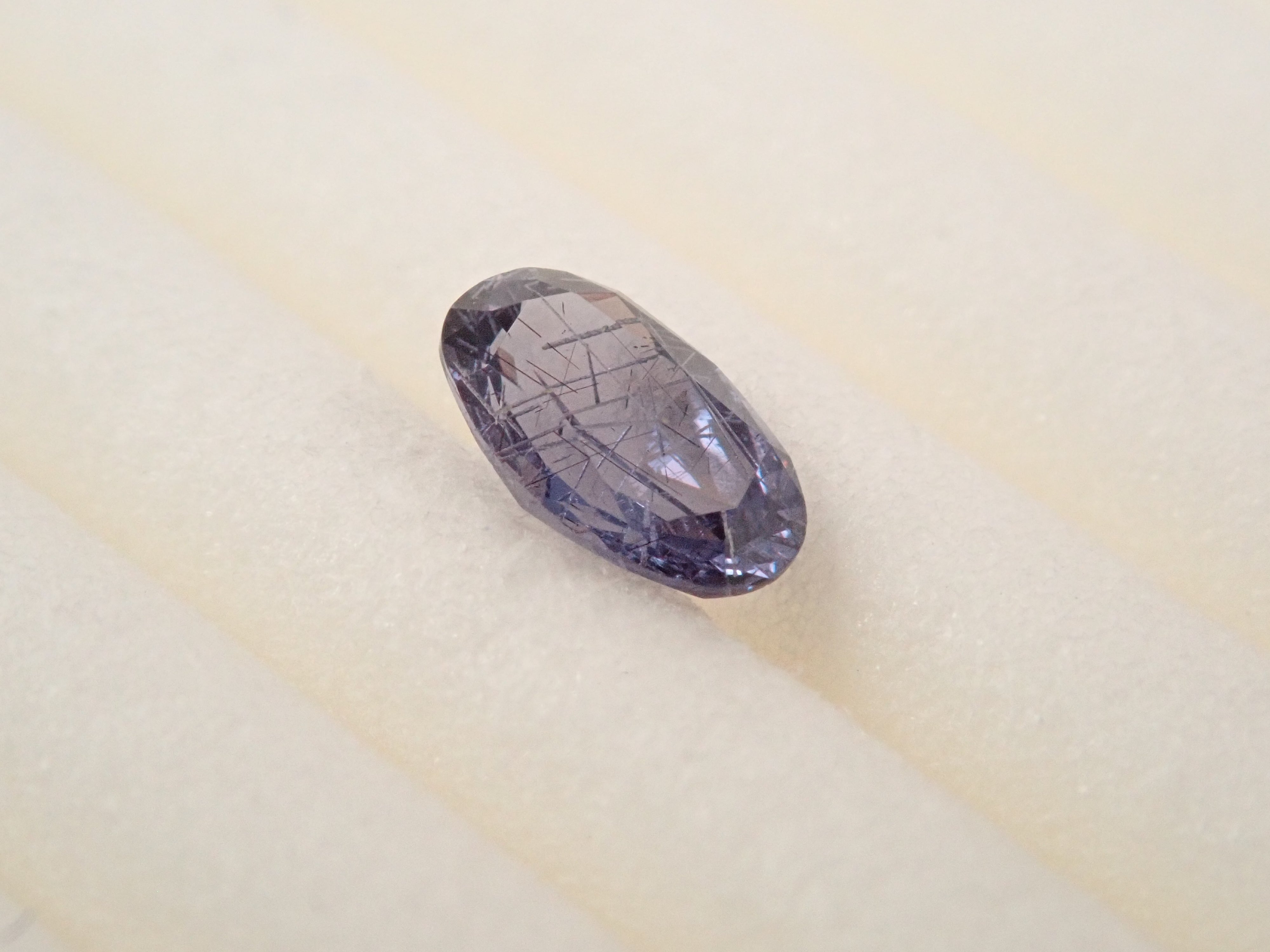 【12562767掲載】マダガスカル産ベキリーブルーガーネット（カラーチェンジガーネット） 0.257ctルース