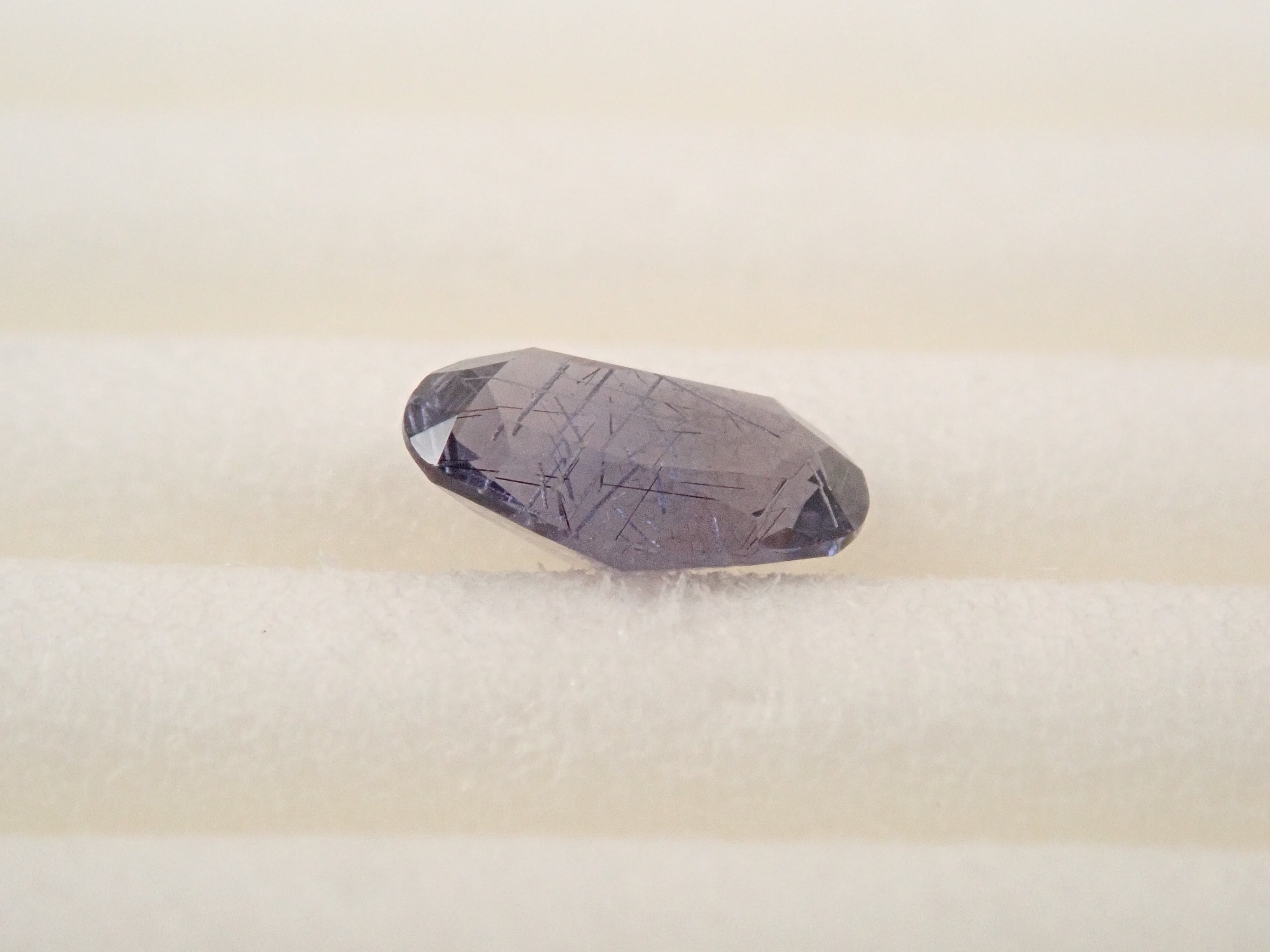 【12562767掲載】マダガスカル産ベキリーブルーガーネット（カラーチェンジガーネット） 0.257ctルース