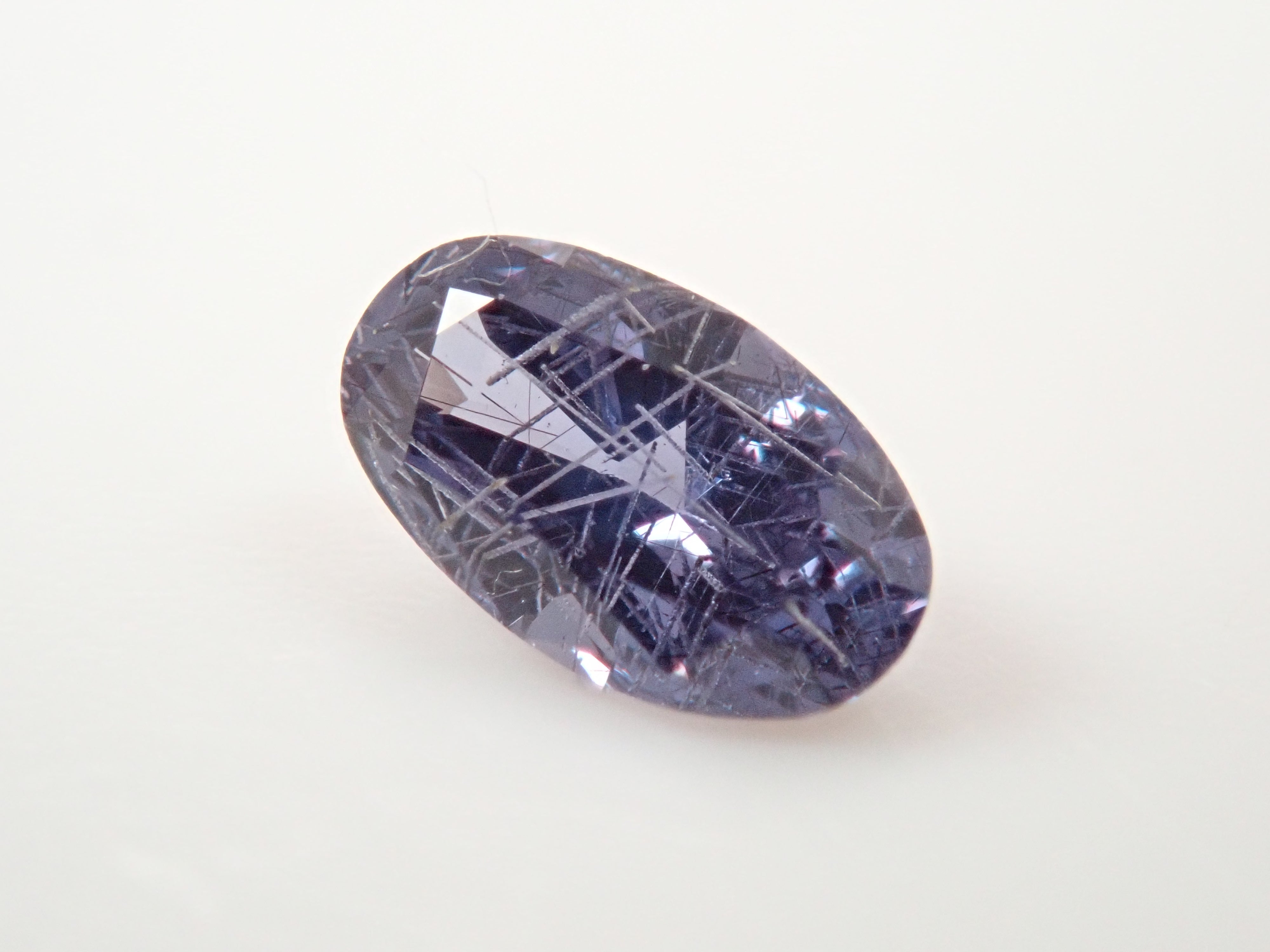 【12562767掲載】マダガスカル産ベキリーブルーガーネット（カラーチェンジガーネット） 0.257ctルース