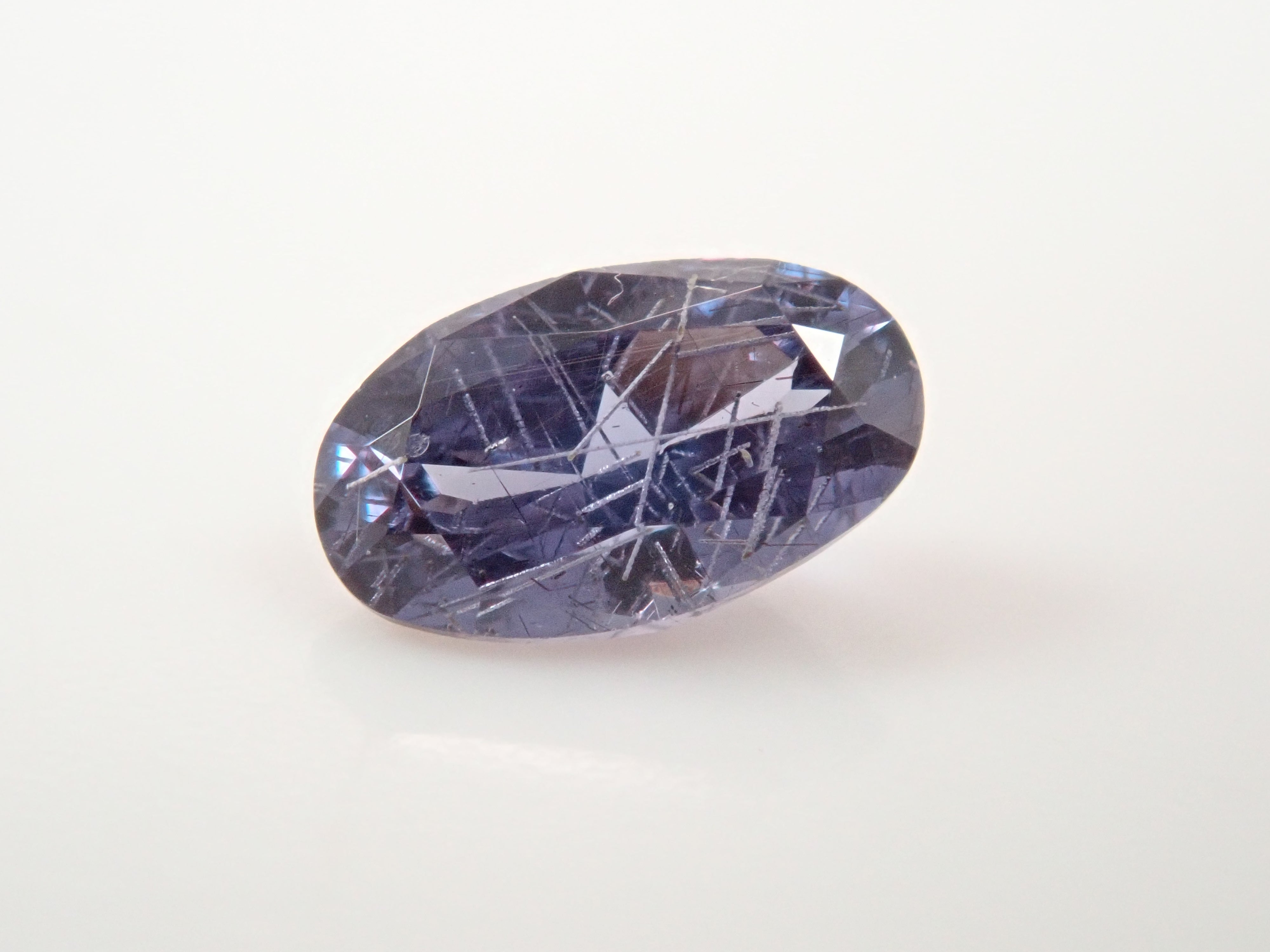 【12562767掲載】マダガスカル産ベキリーブルーガーネット（カラーチェンジガーネット） 0.257ctルース