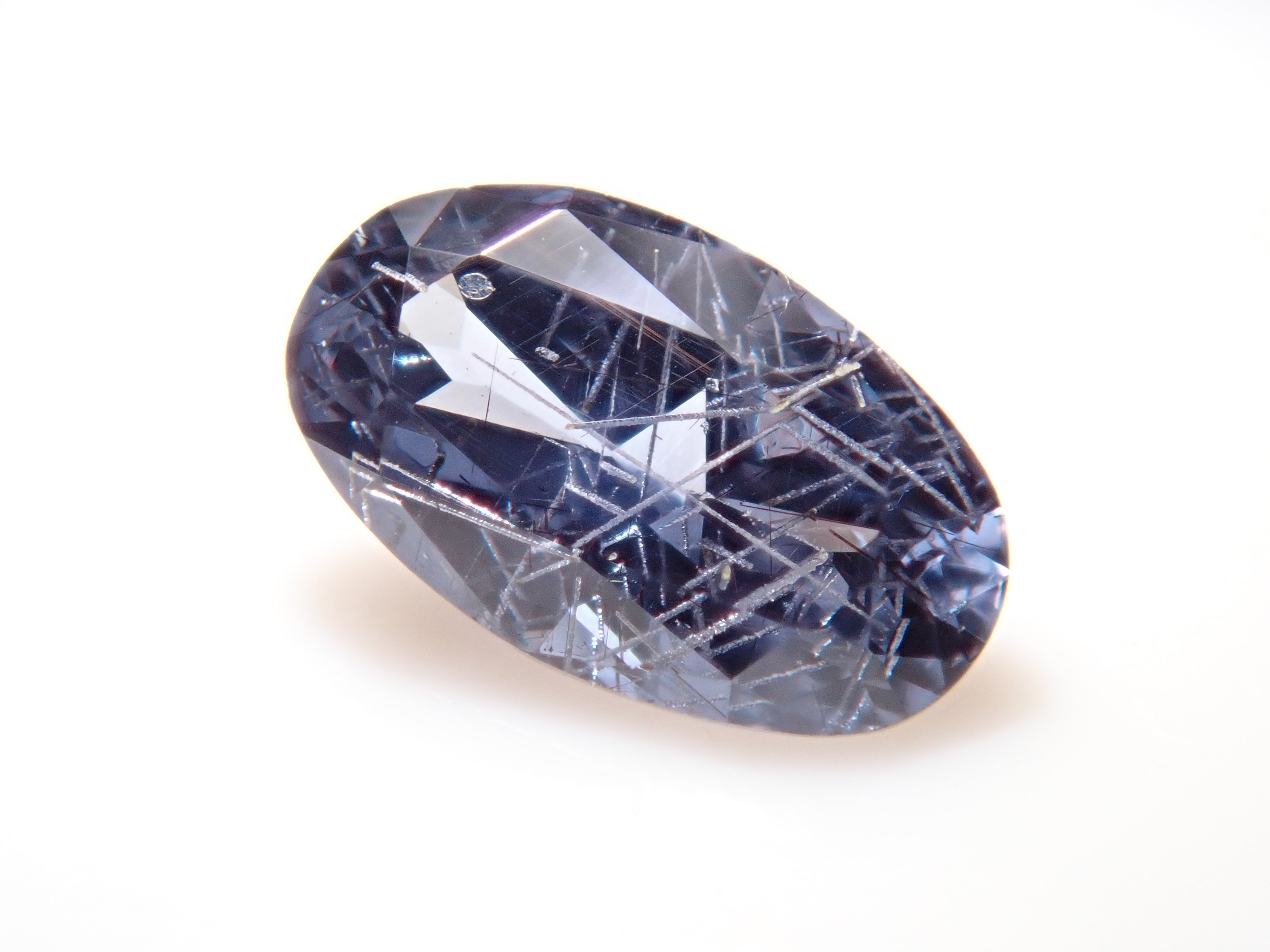 【12562767掲載】マダガスカル産ベキリーブルーガーネット（カラーチェンジガーネット） 0.257ctルース