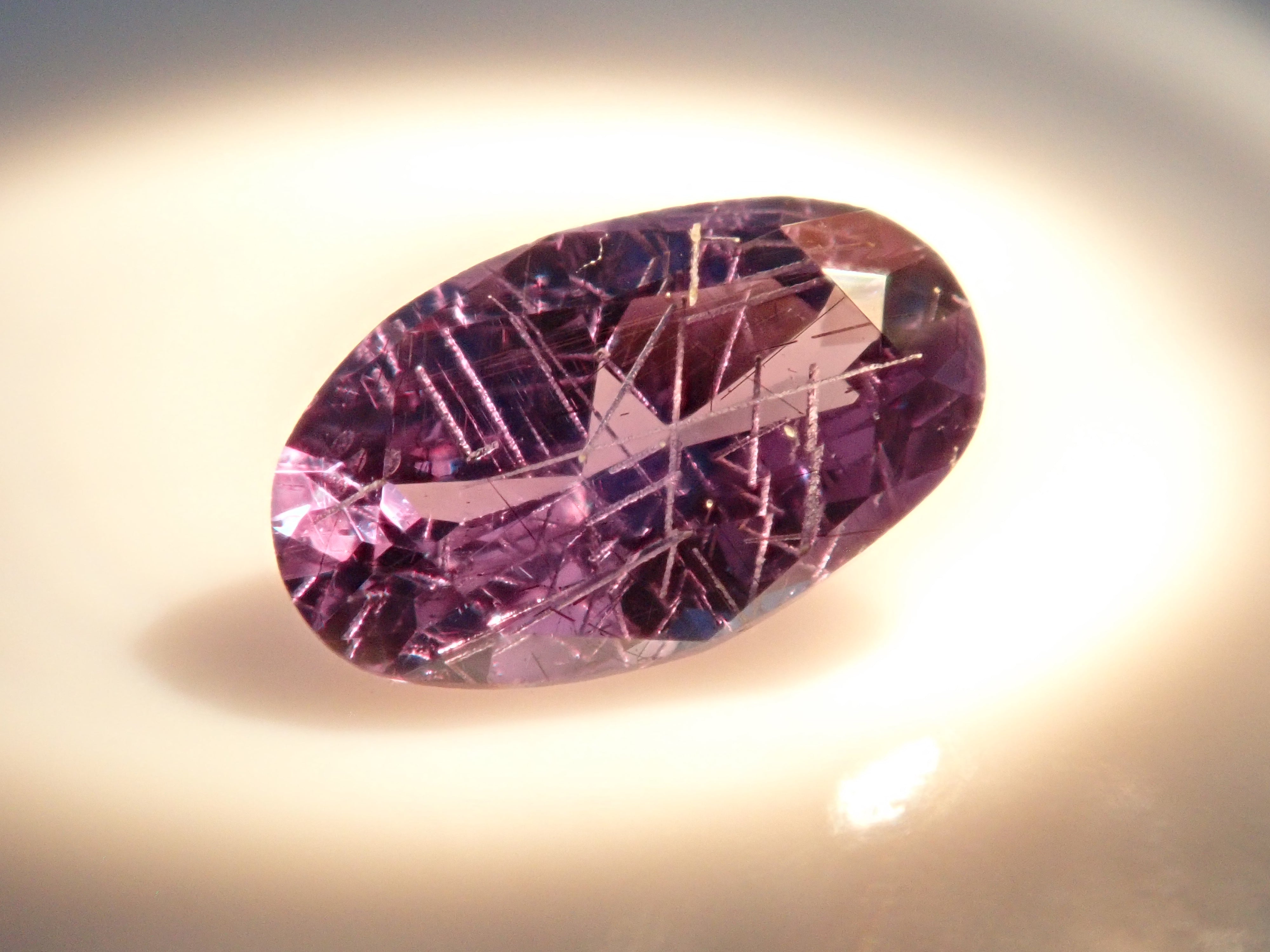 【12562767掲載】マダガスカル産ベキリーブルーガーネット（カラーチェンジガーネット） 0.257ctルース