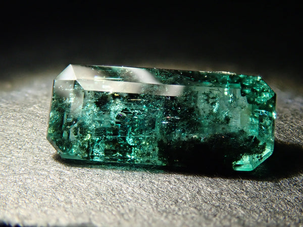 極美 コロンビア産 天然エメラルド原石 パイライト共生母岩付き115g 鉱物標本 コロンビア産パイライト・雲母インエメラルド 0.815ctルース