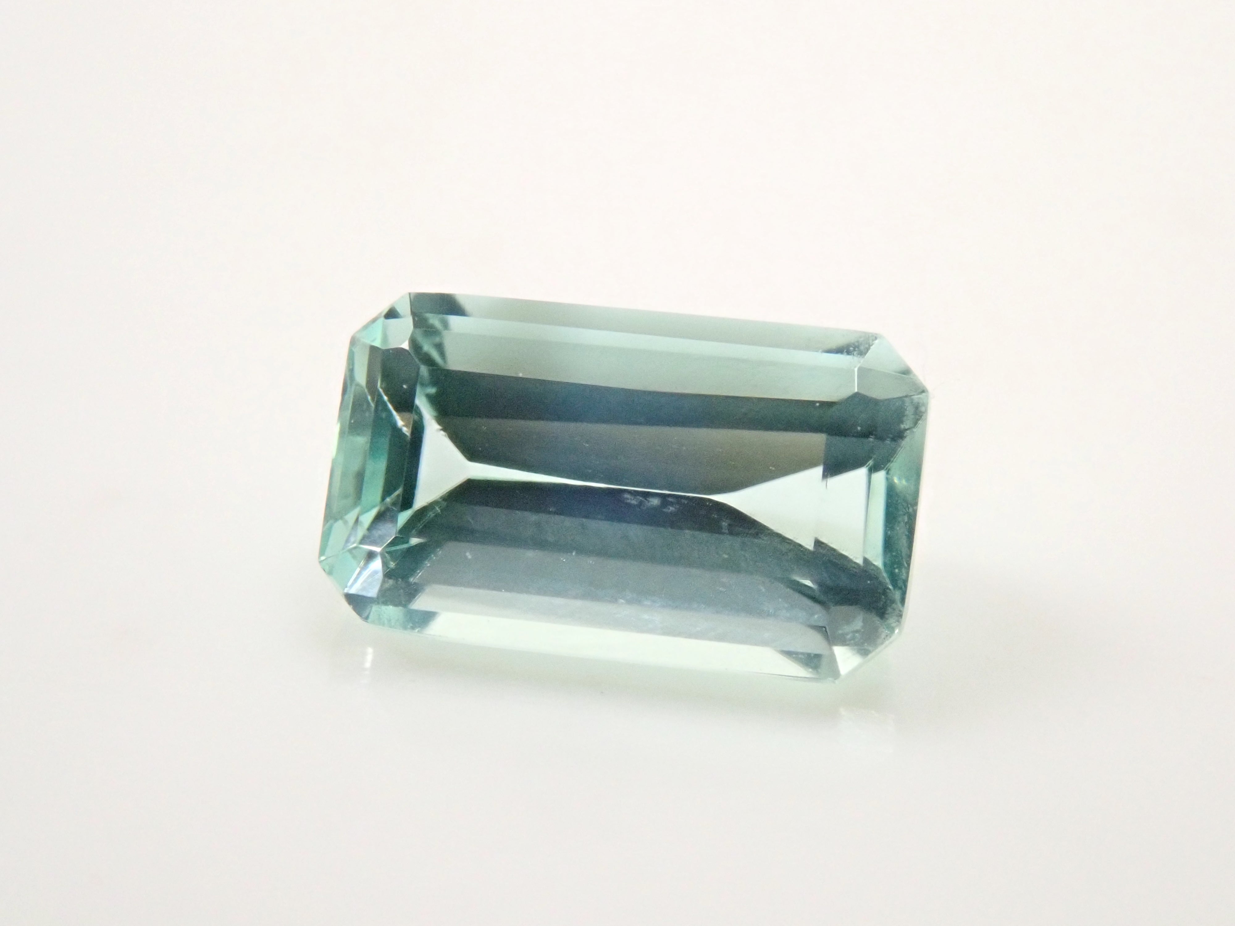 【抽選販売0428_2_13】ボリビア産フォスフォフィライト 0.559ctルース 鑑別書