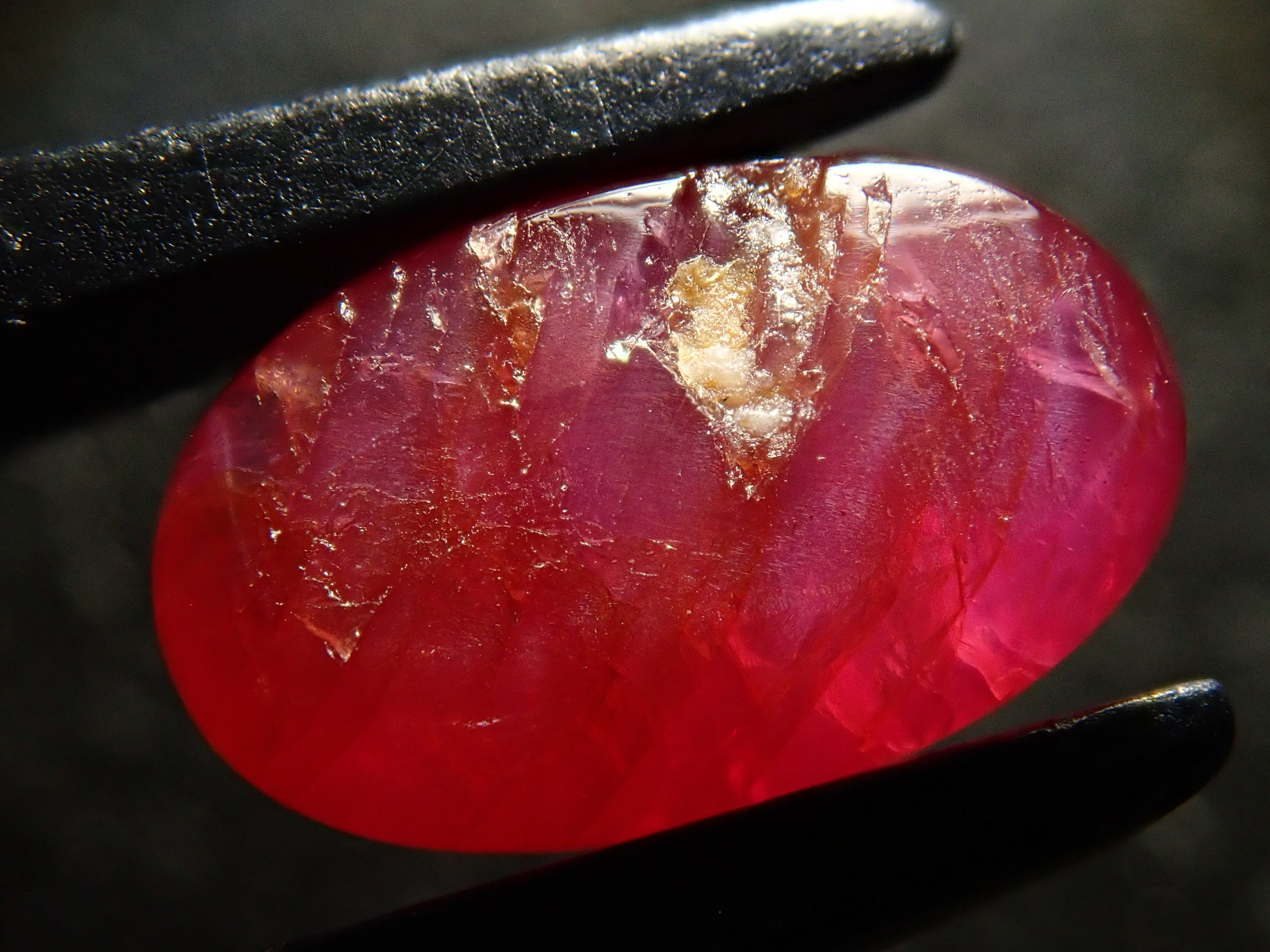 【12562859掲載】ベトナム産スタールビー（非加熱） 1.696ctルース