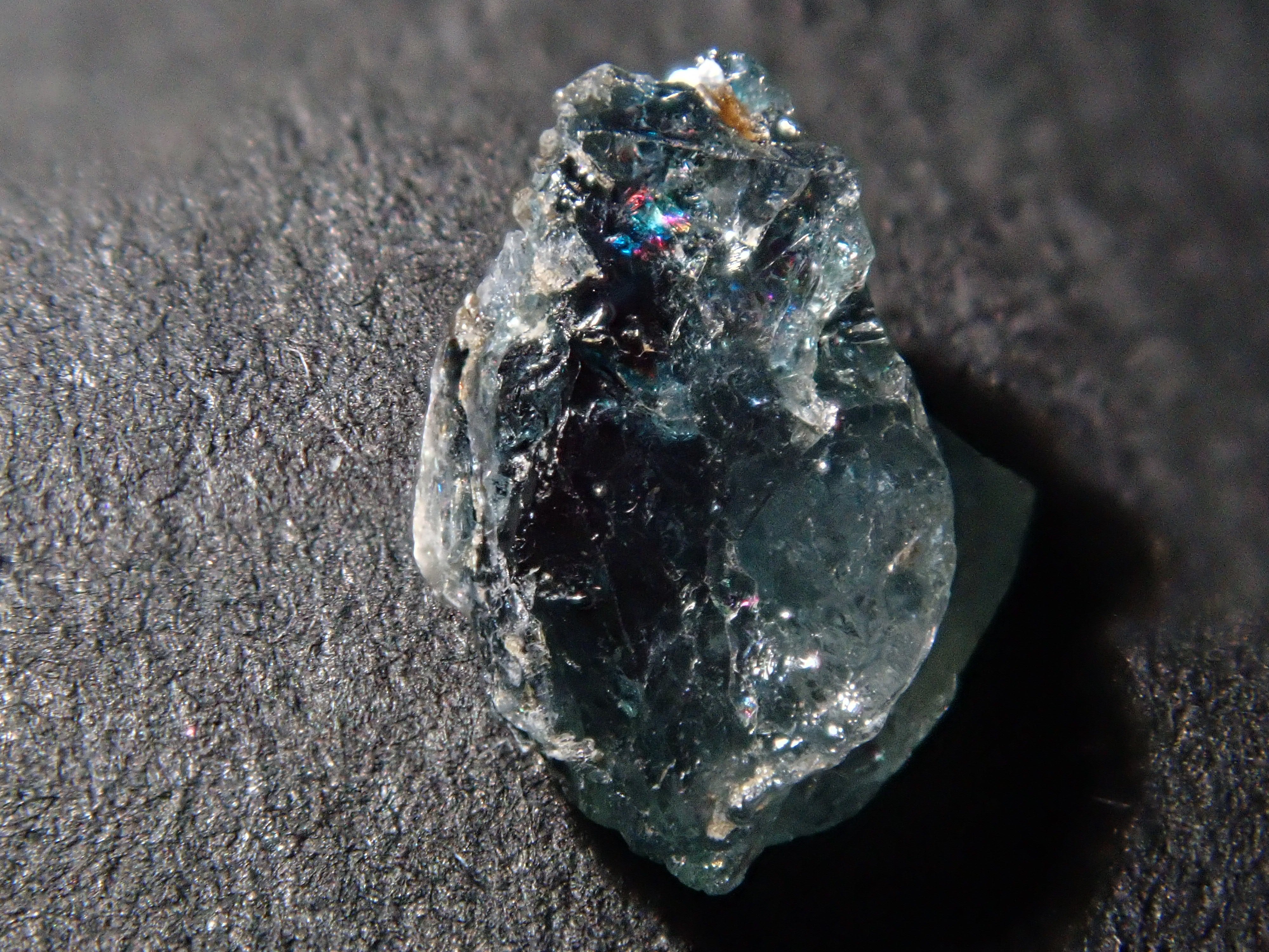 【12562798掲載】タンザニア産アレキサンドライト 0.843ct原石