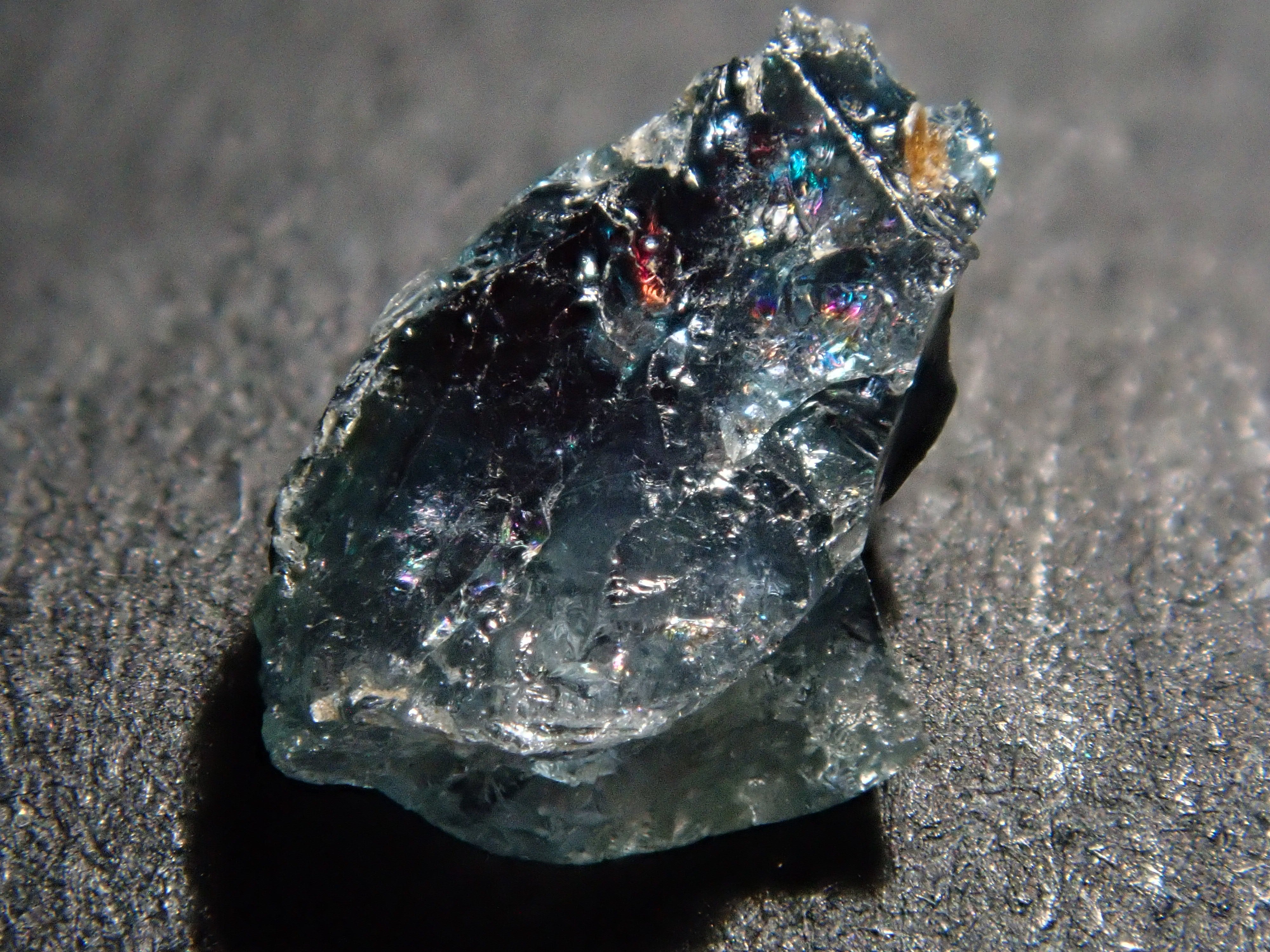 【12562798掲載】タンザニア産アレキサンドライト 0.843ct原石