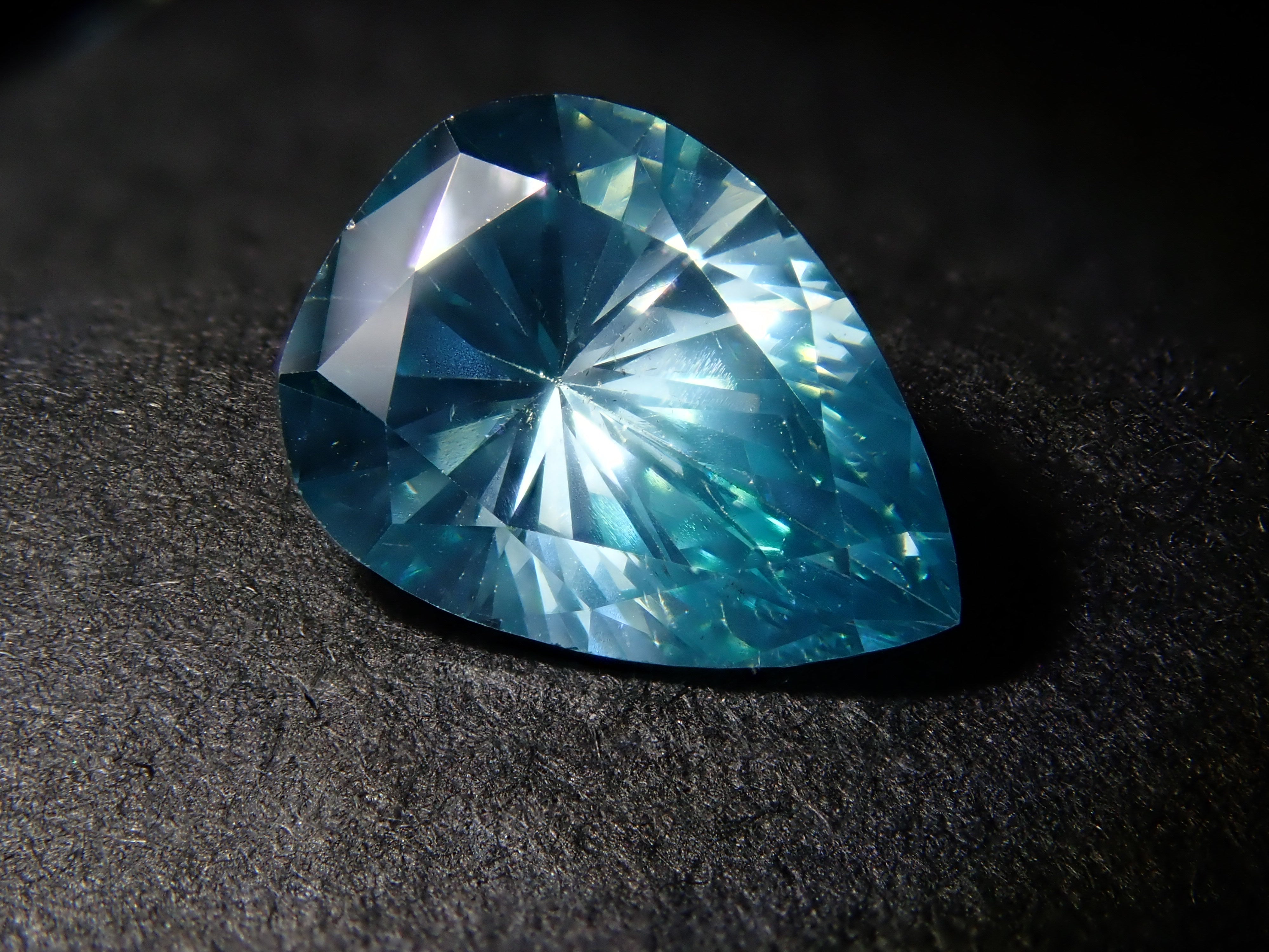 【32501905掲載】ブルーダイヤモンド（トリートメント） 0.801ctルース(FANCY INTENSE GREEN BLUE, SI-2)