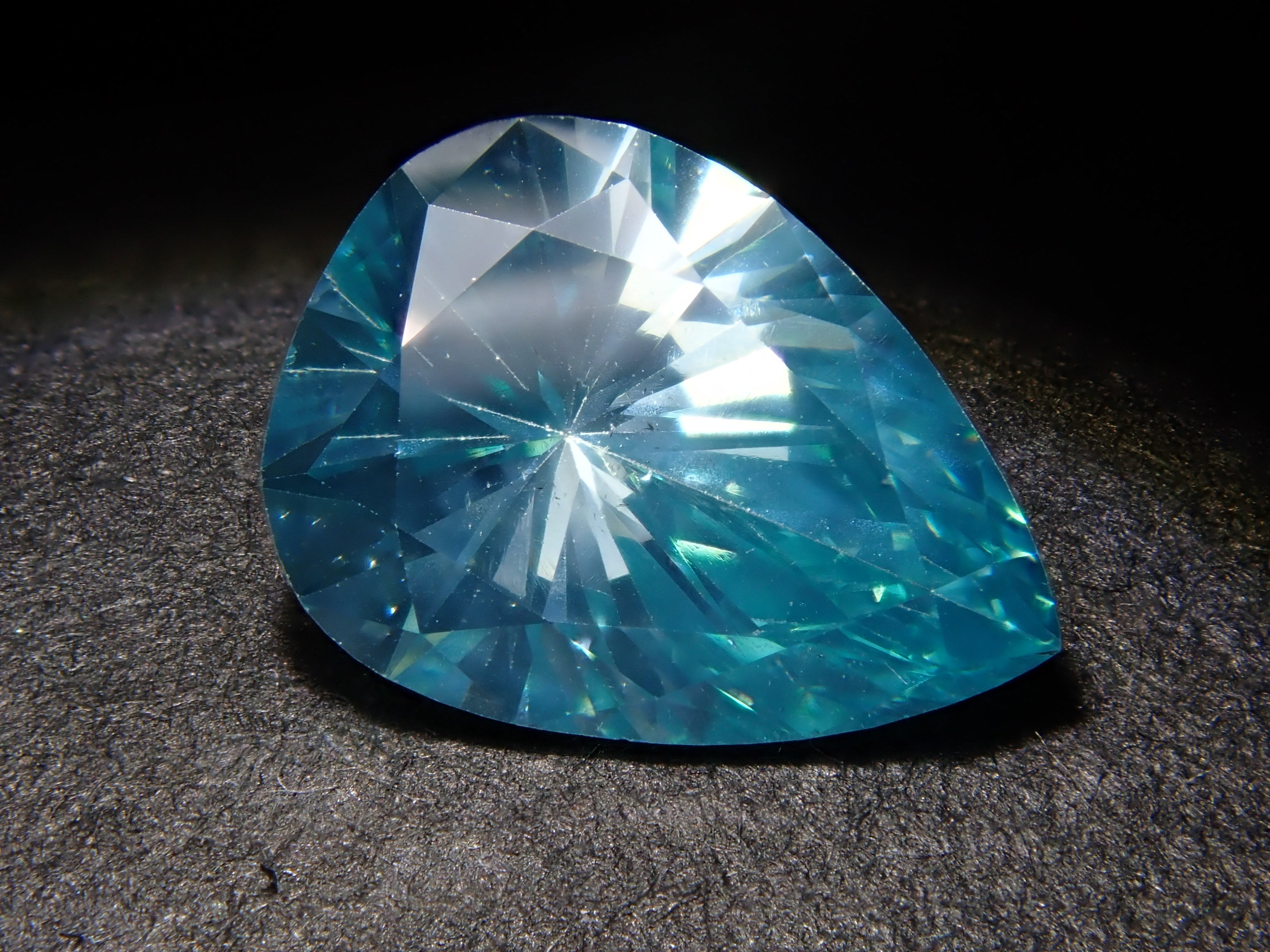 【32501905掲載】ブルーダイヤモンド（トリートメント） 0.801ctルース(FANCY INTENSE GREEN BLUE, SI-2)