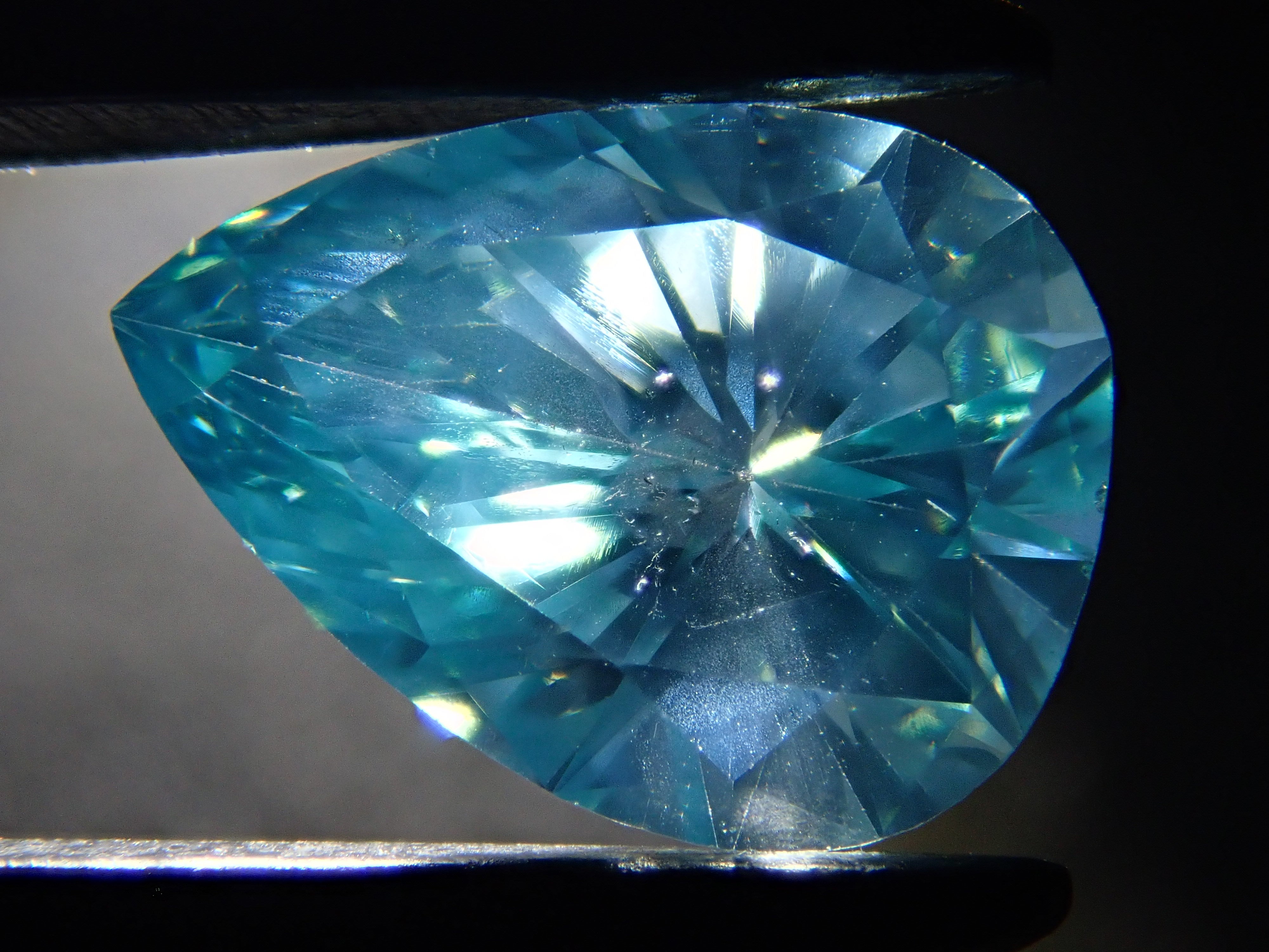 【32501905掲載】ブルーダイヤモンド（トリートメント） 0.801ctルース(FANCY INTENSE GREEN BLUE, SI-2)