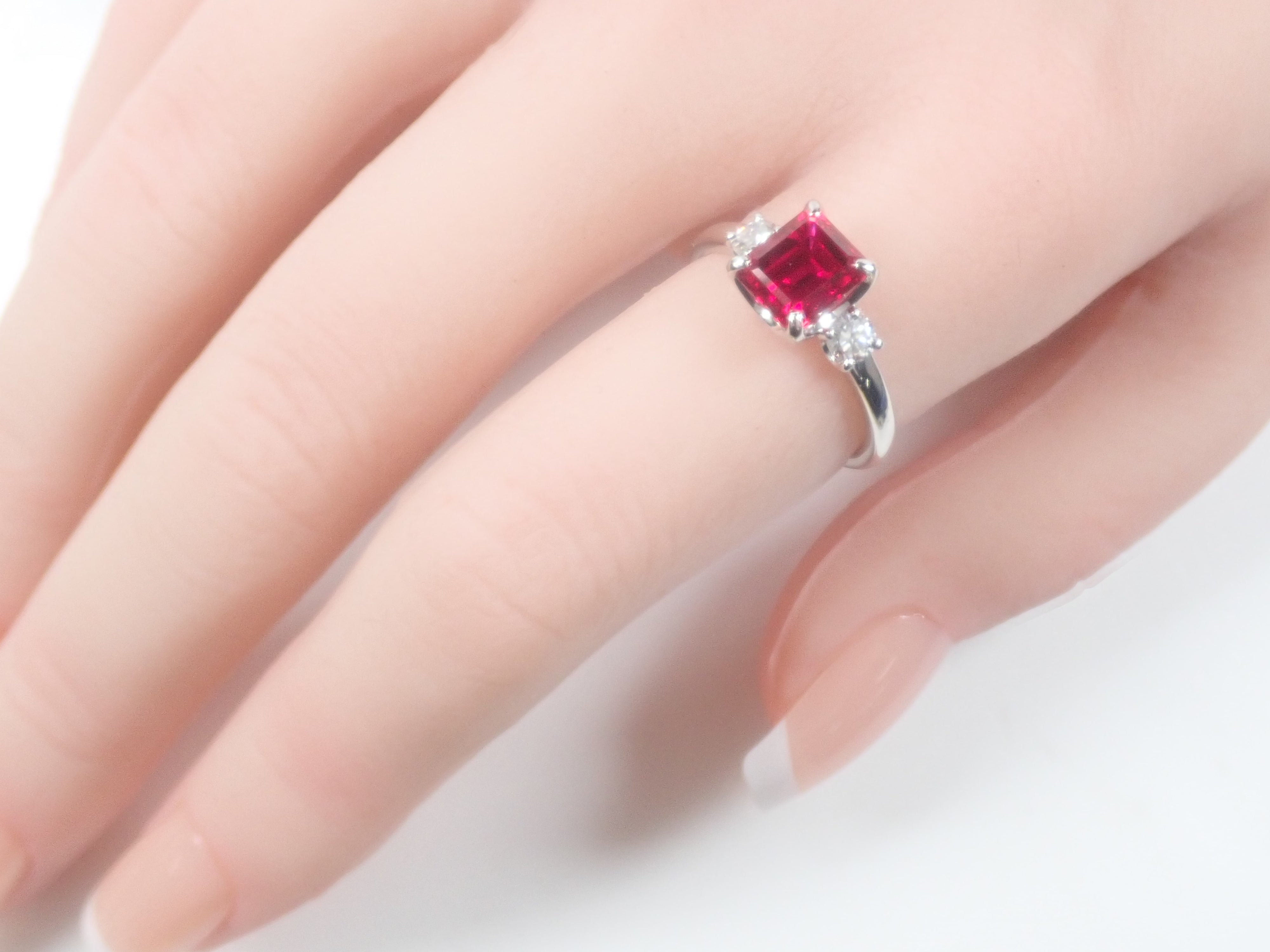 Pt900 合成ルビー 1.61ct・ダイヤモンド0.25ctリング 中宝