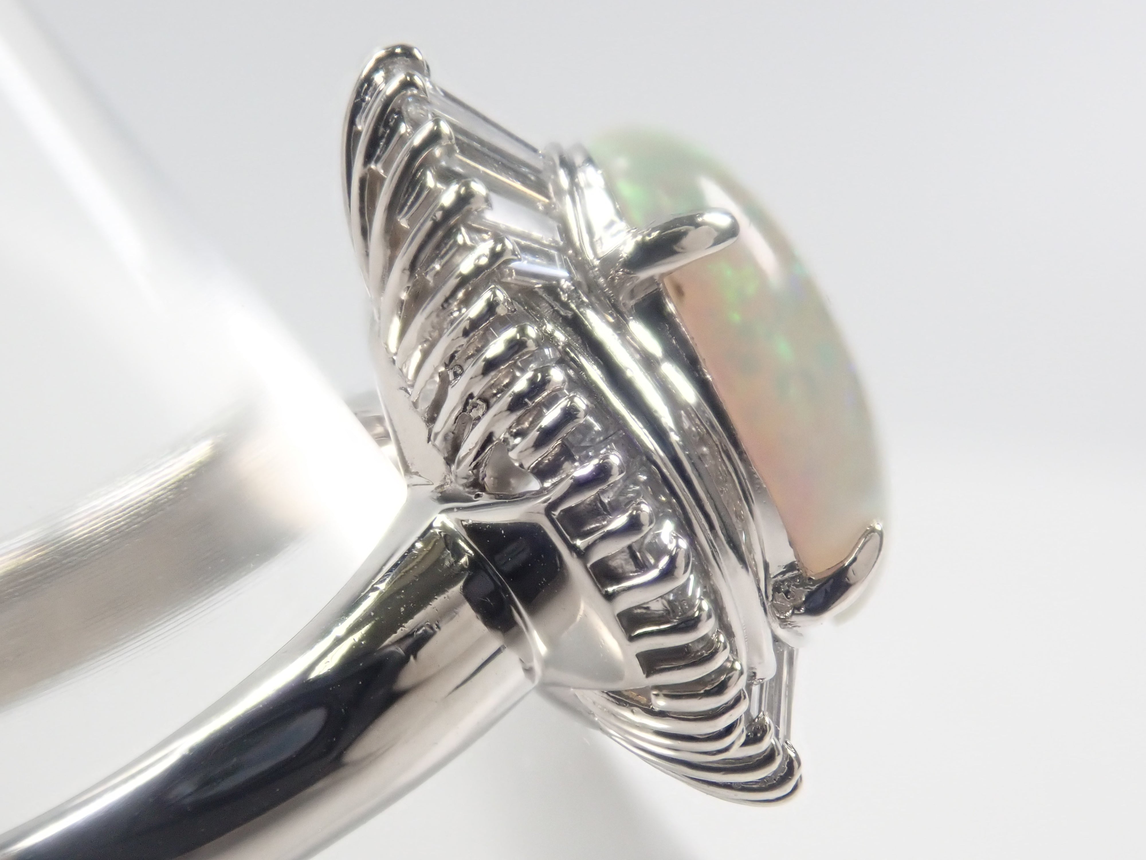 Pt900 オパール 2.61ct・ダイヤモンド0.858ctリング