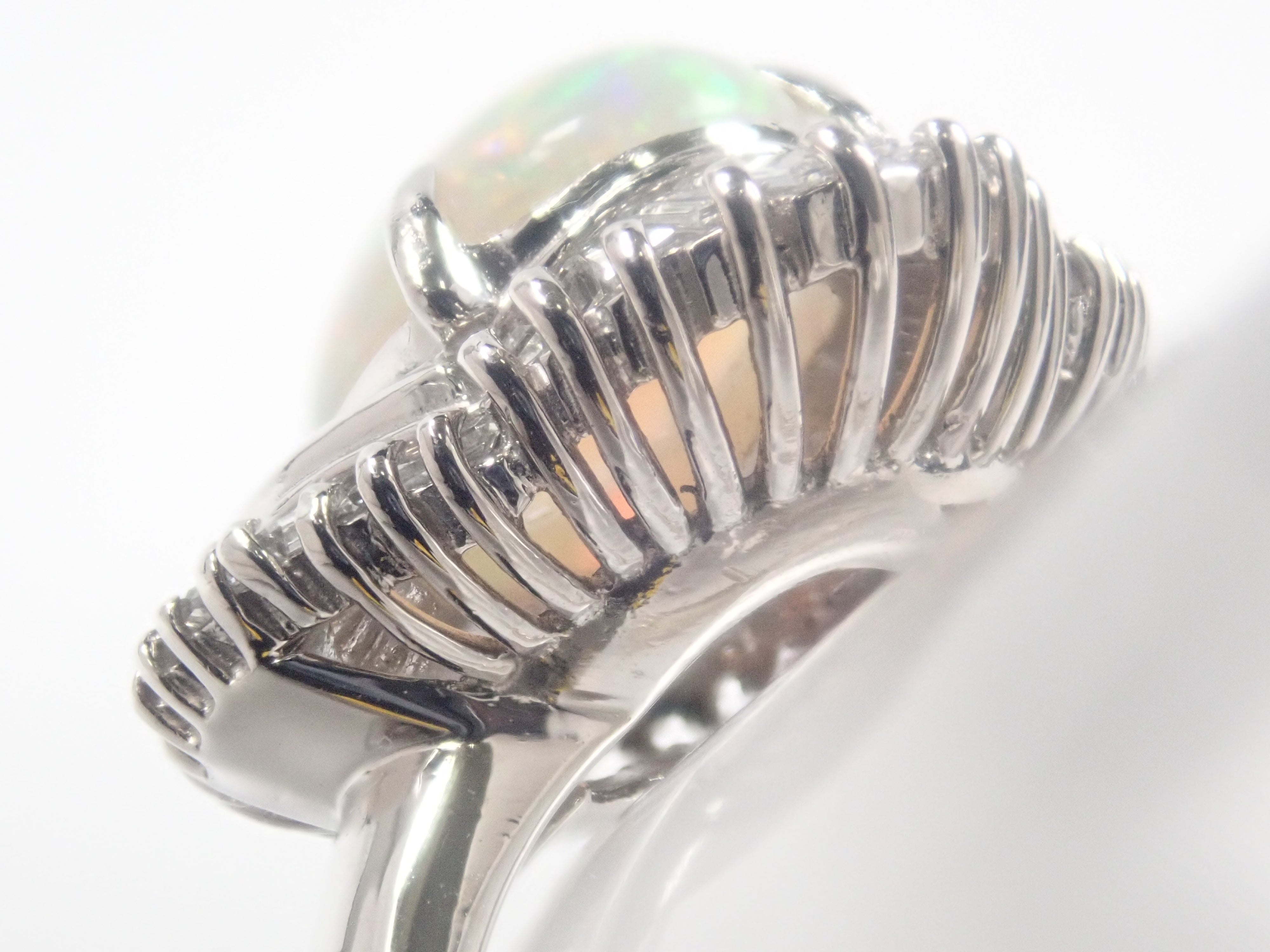 Pt900 オパール 2.61ct・ダイヤモンド0.858ctリング
