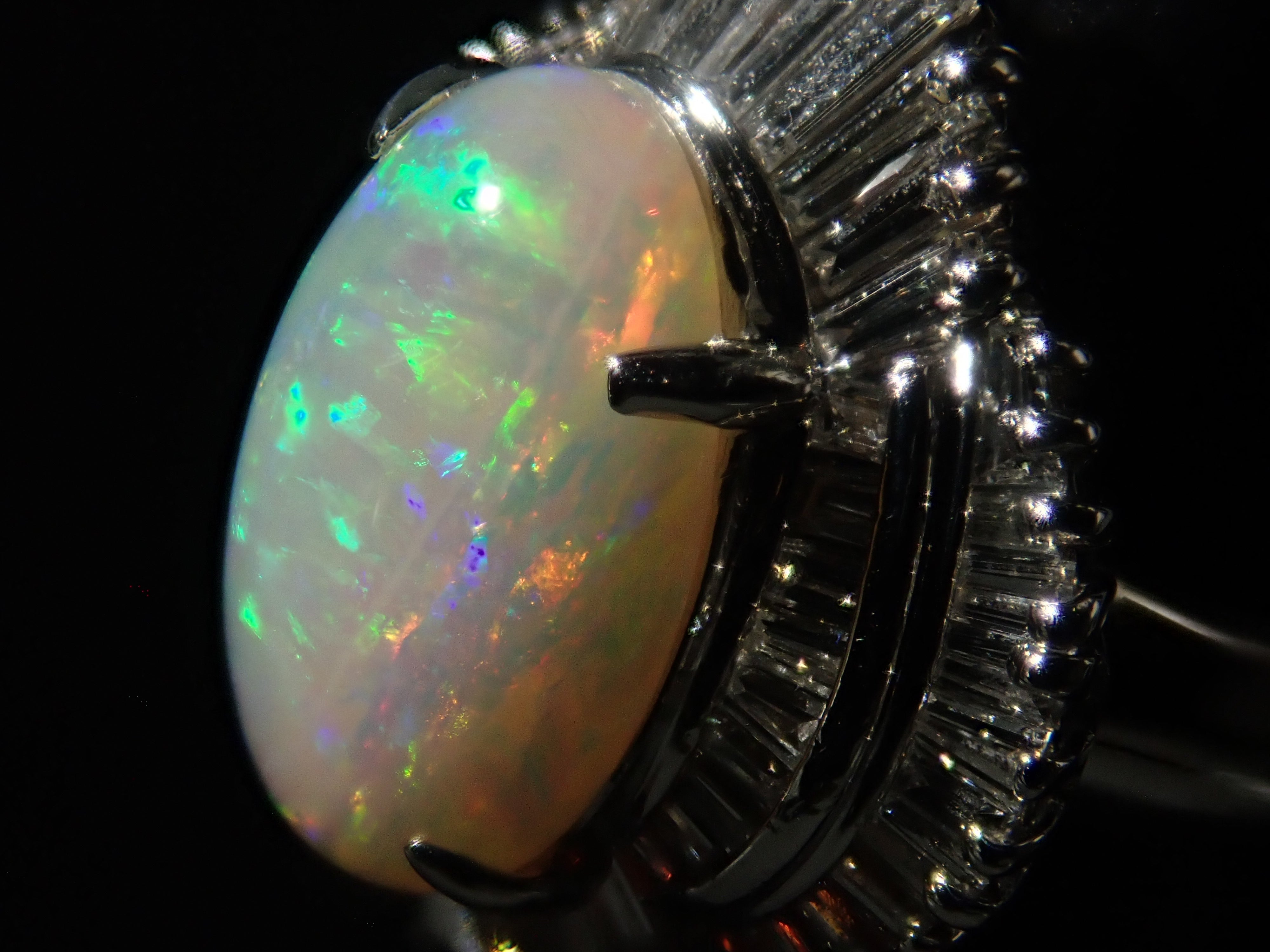 Pt900 オパール 2.61ct・ダイヤモンド0.858ctリング