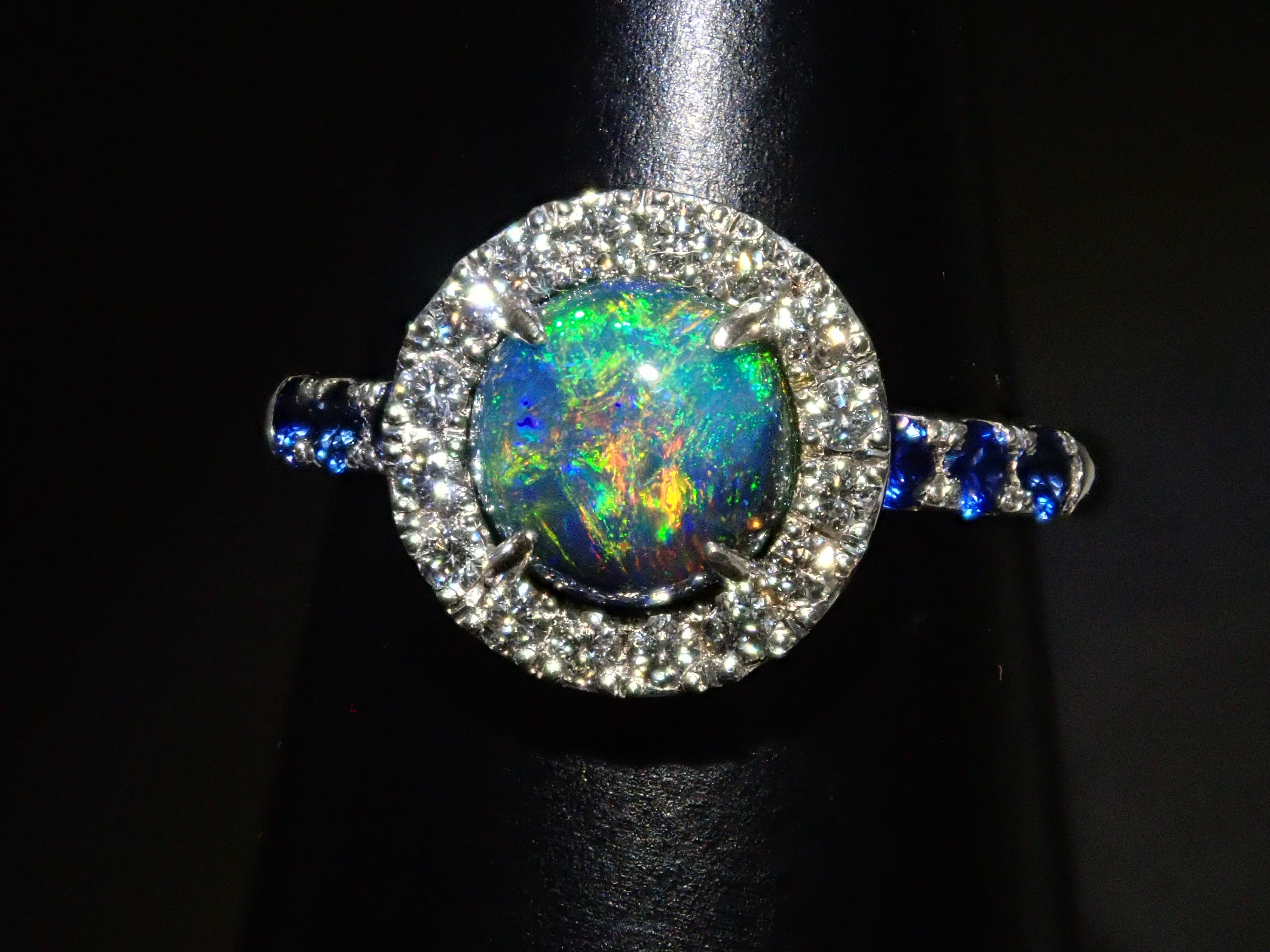 【22602561掲載】K18WG ブラックオパール 1.09ct リング