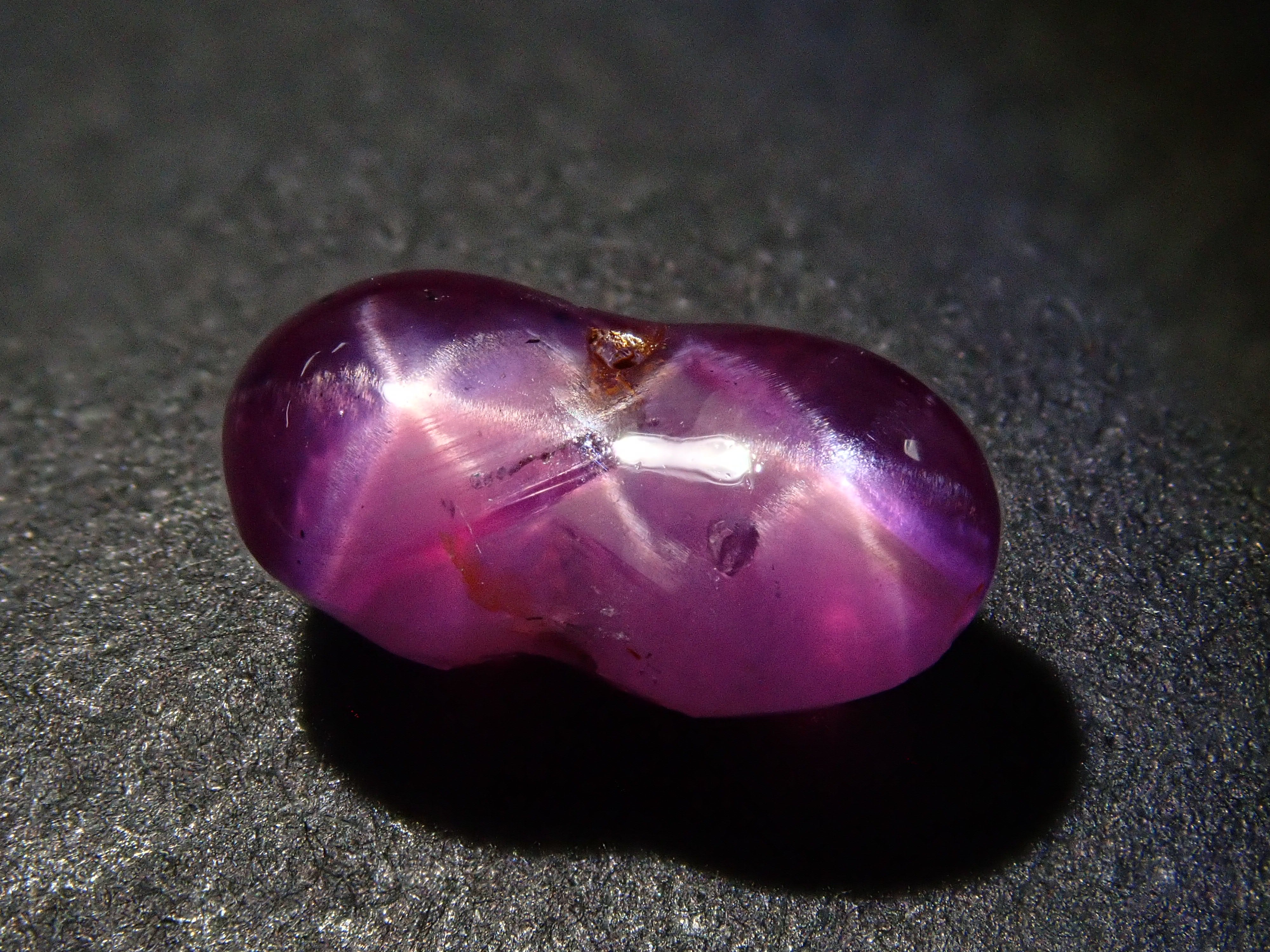 スリランカ産パープルスターサファイア 2.185ctルース