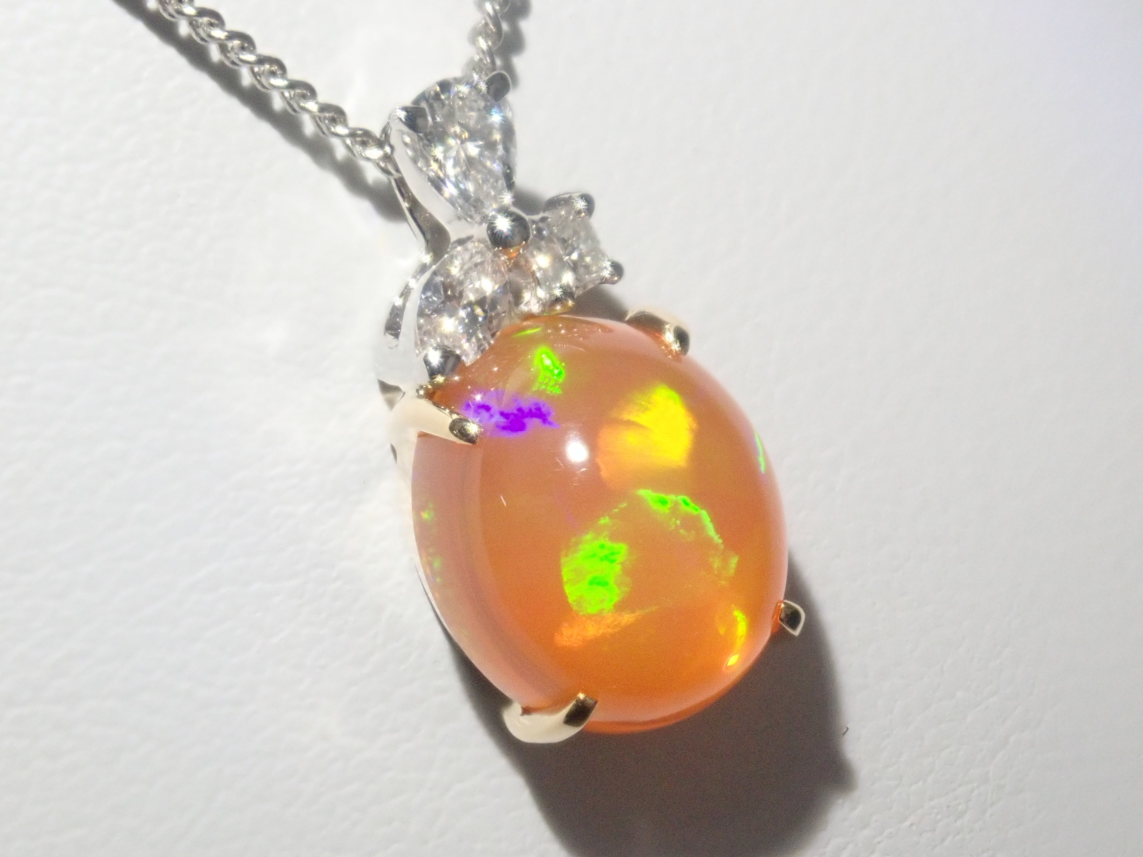 【22602569掲載】【カラフリ】Pt900/K18 合成オパール 3.25ct ペンダントトップ（ネックレストップ）