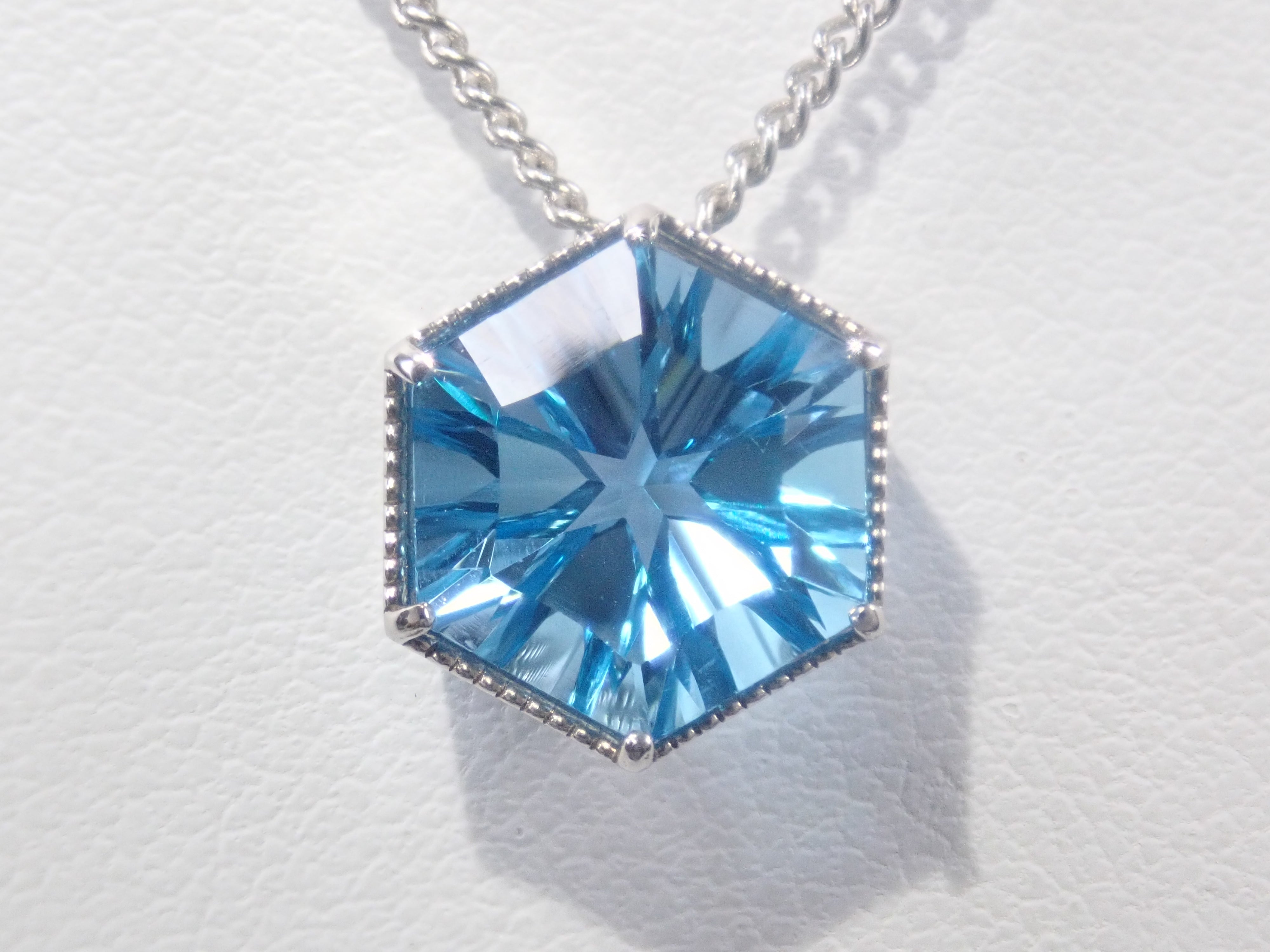 Pt950 スイスブルートパーズ 3.5ct ペンダントトップ（ネックレス