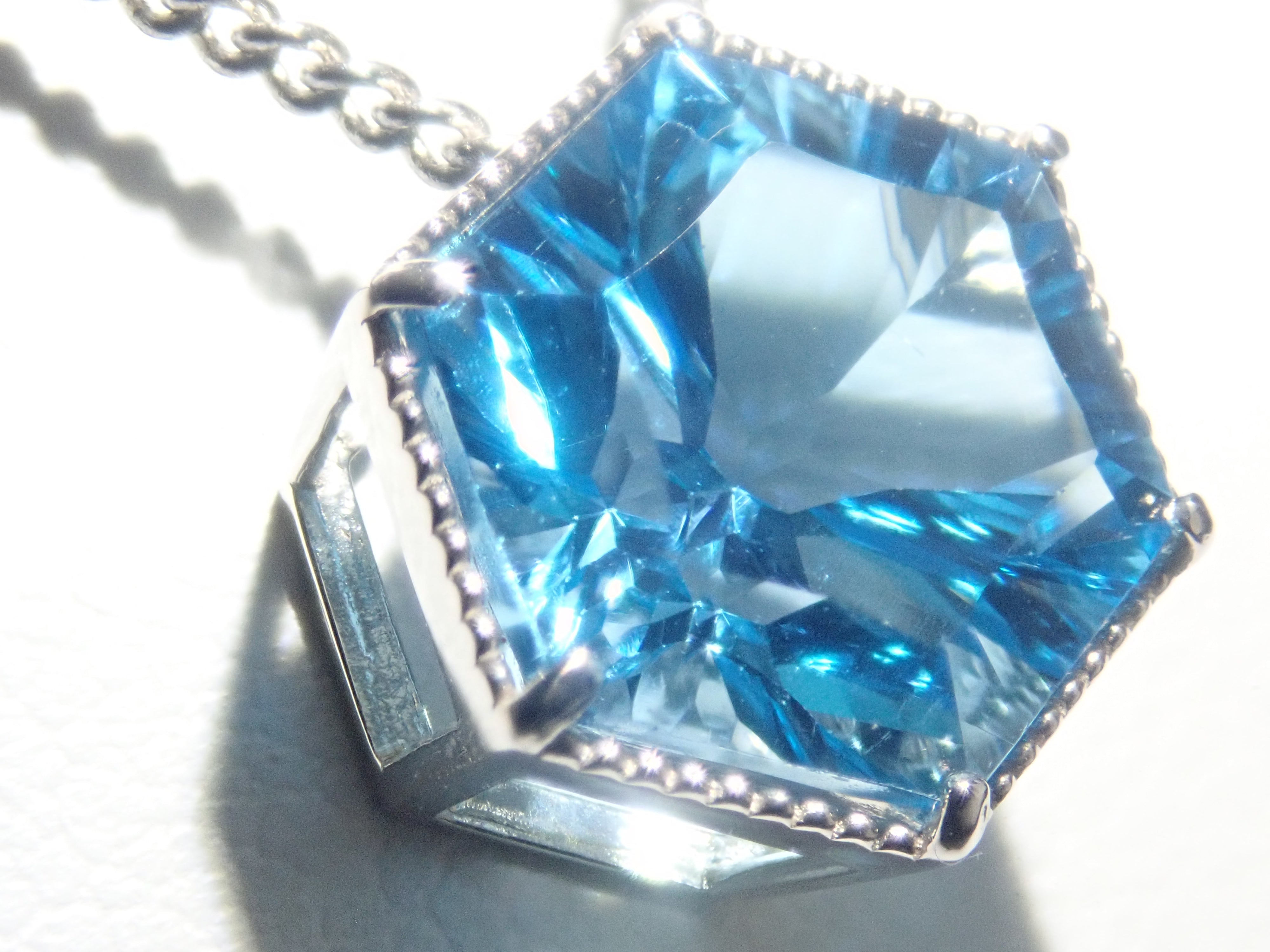 Pt950 スイスブルートパーズ 3.5ct ペンダントトップ（ネックレス