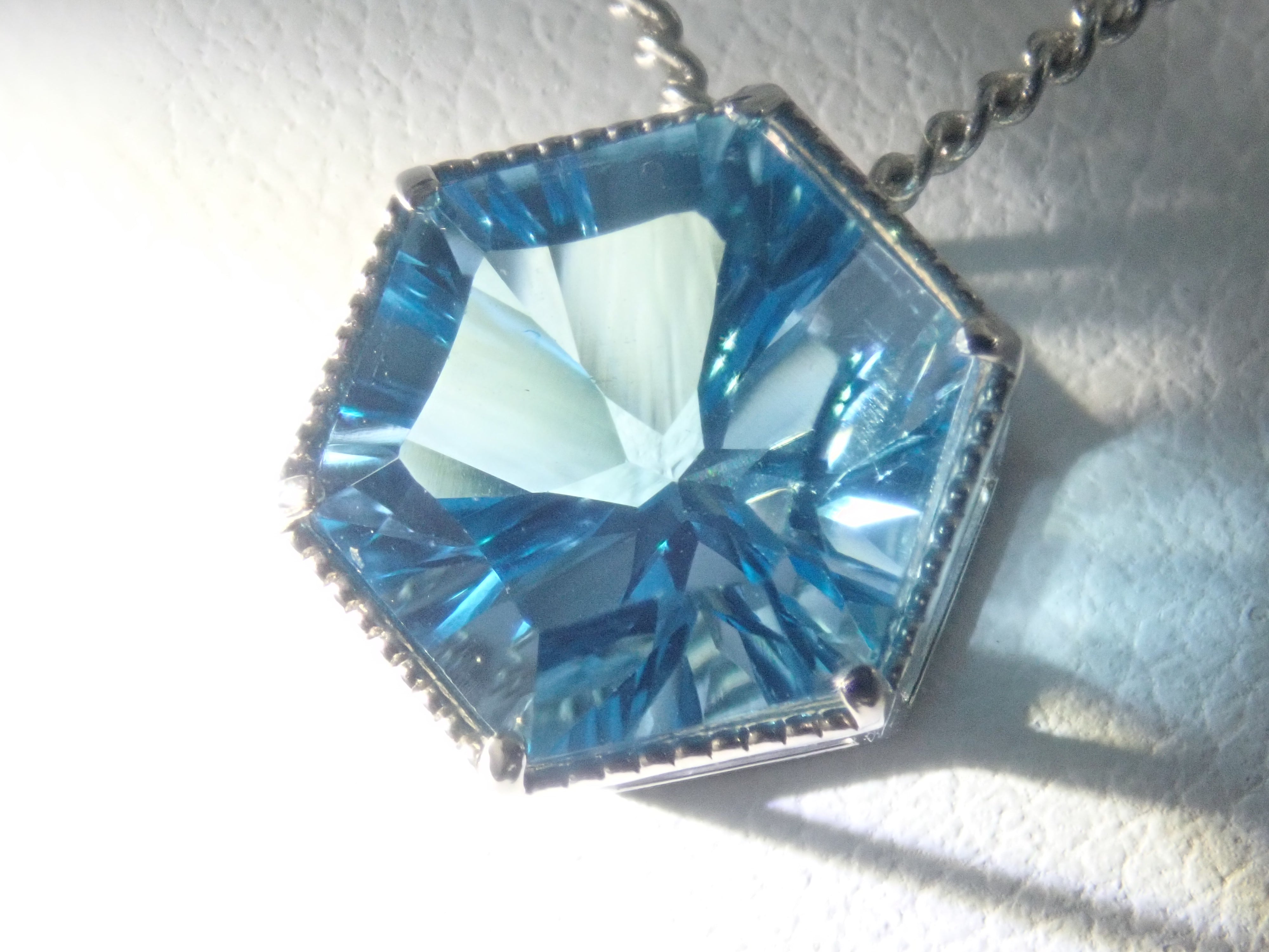 【22602571掲載】【カラフリ】Pt950 スイスブルートパーズ 3.5ct ペンダントトップ（ネックレストップ）