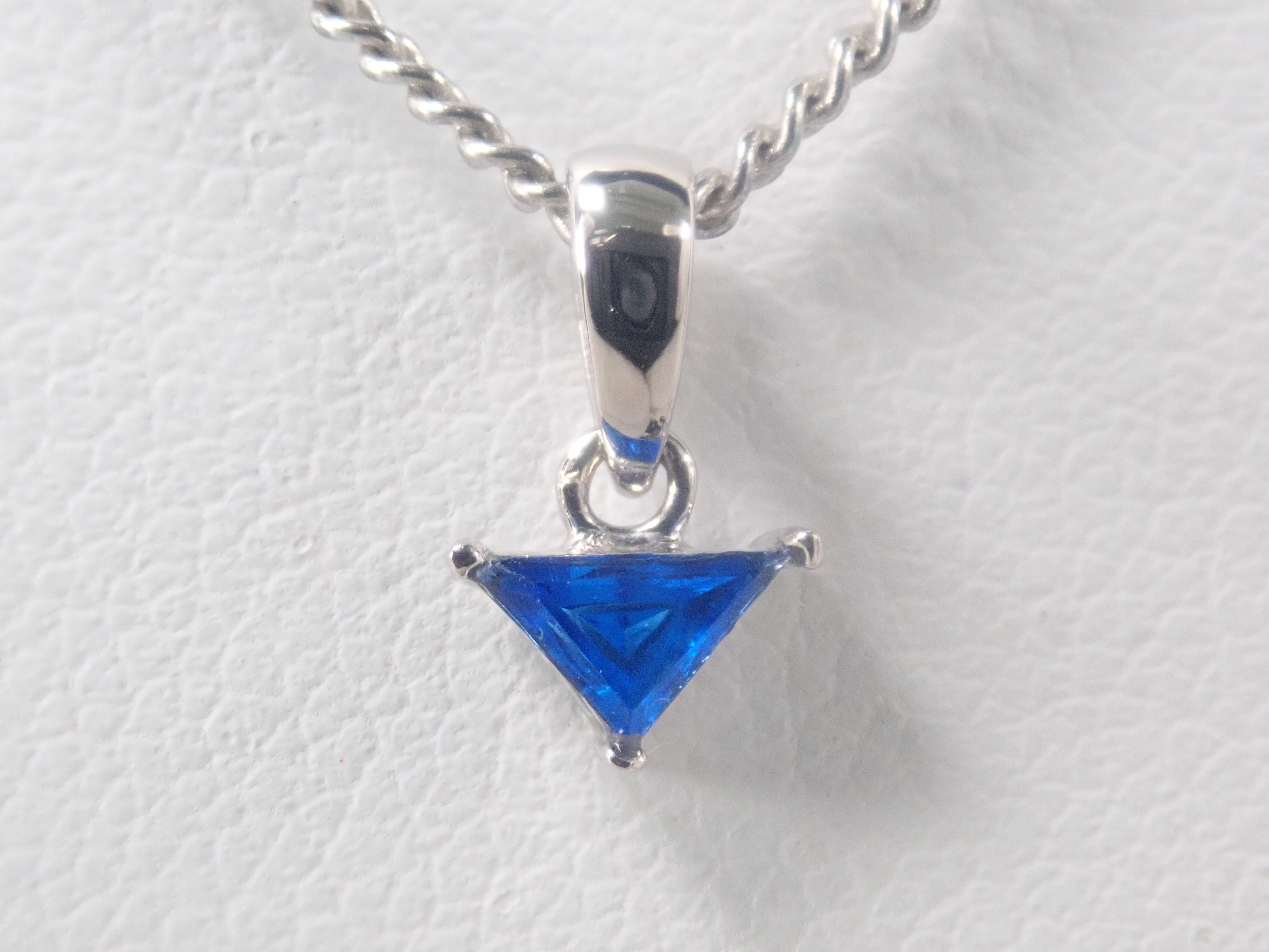 【22602576掲載】【カラフリ】Pt900 アウイナイト 0.065ct ペンダントトップ（ネックレストップ）