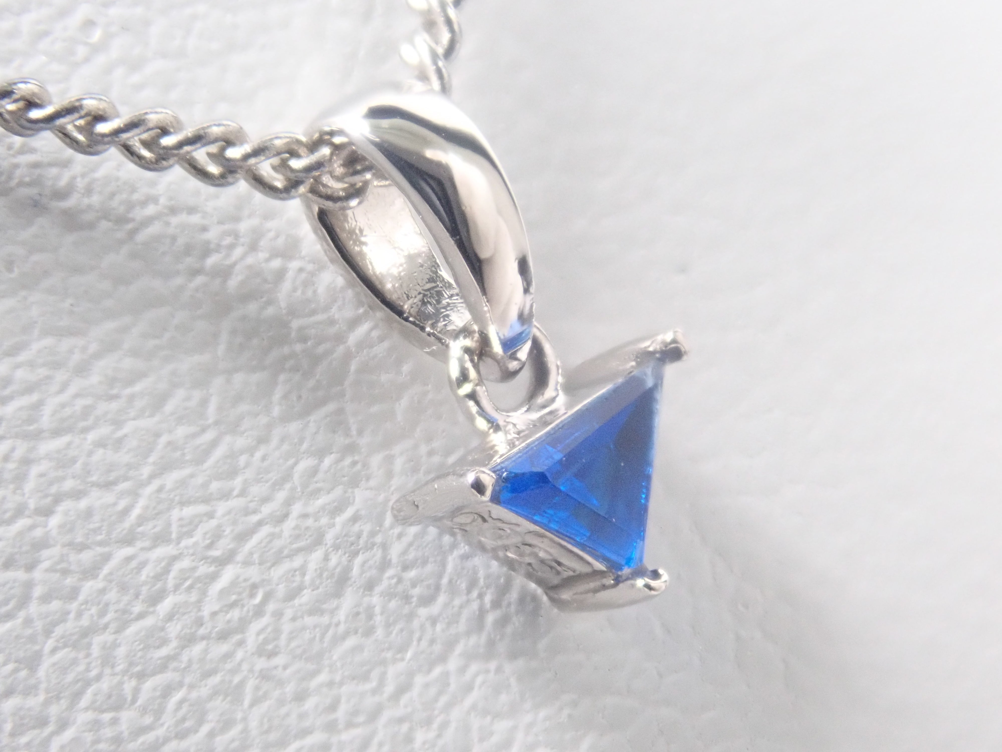 【22602576掲載】【カラフリ】Pt900 アウイナイト 0.065ct ペンダントトップ（ネックレストップ）