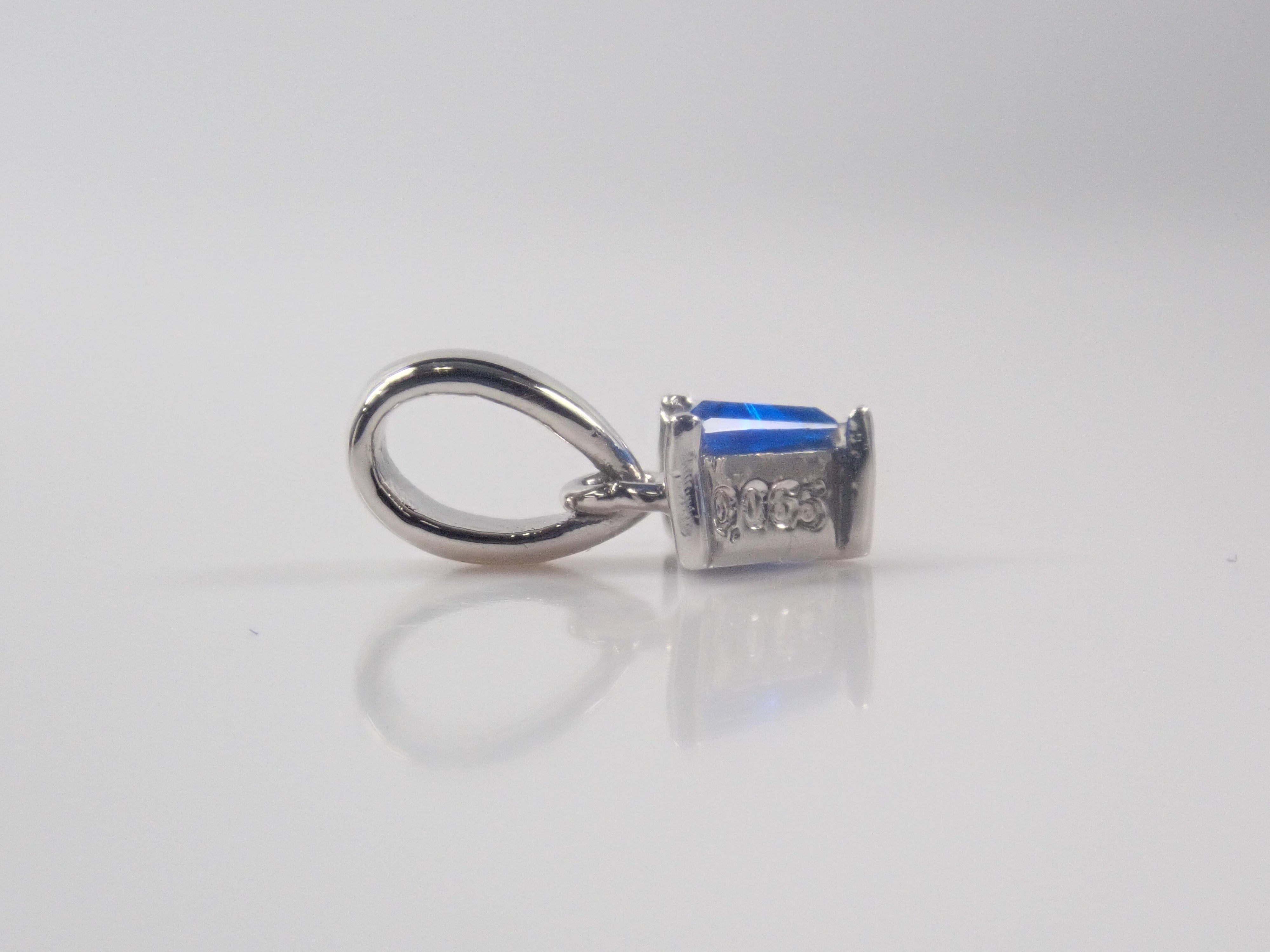 【22602576掲載】【カラフリ】Pt900 アウイナイト 0.065ct ペンダントトップ（ネックレストップ）