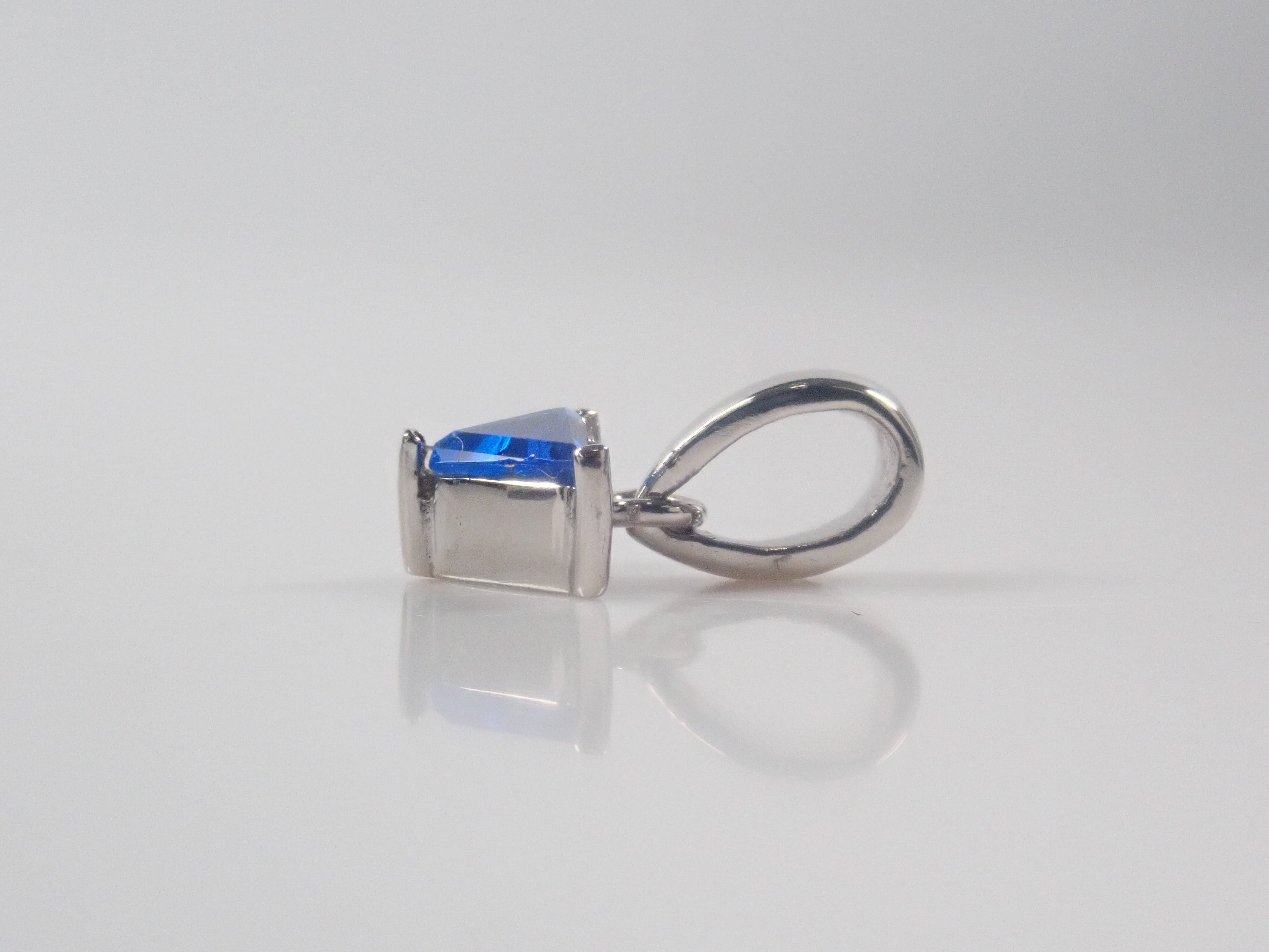 【22602576掲載】【カラフリ】Pt900 アウイナイト 0.065ct ペンダントトップ（ネックレストップ）