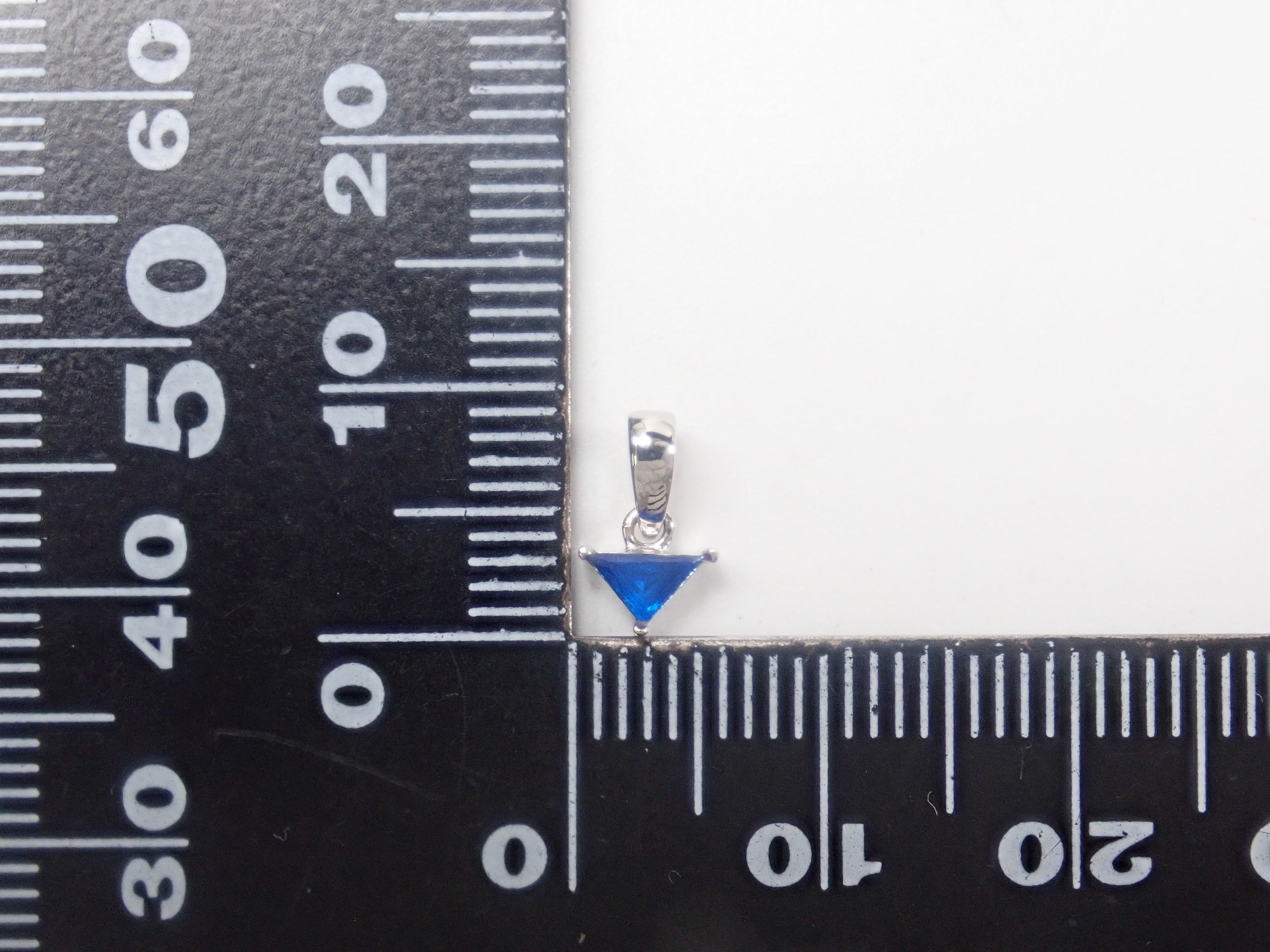 【22602576掲載】【カラフリ】Pt900 アウイナイト 0.065ct ペンダントトップ（ネックレストップ）