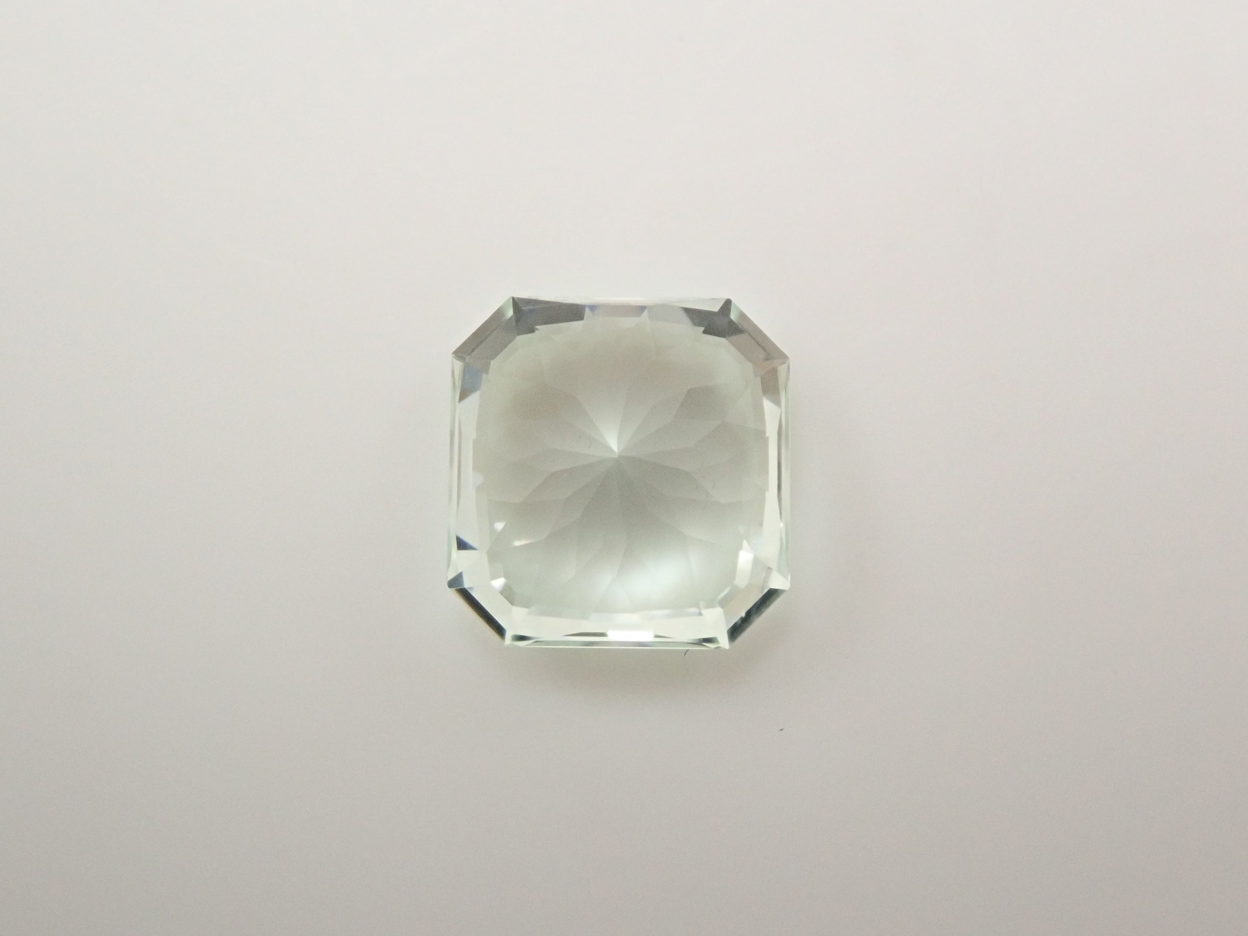 ブラジル産グリーン・スポジュメン 1.943ctルース