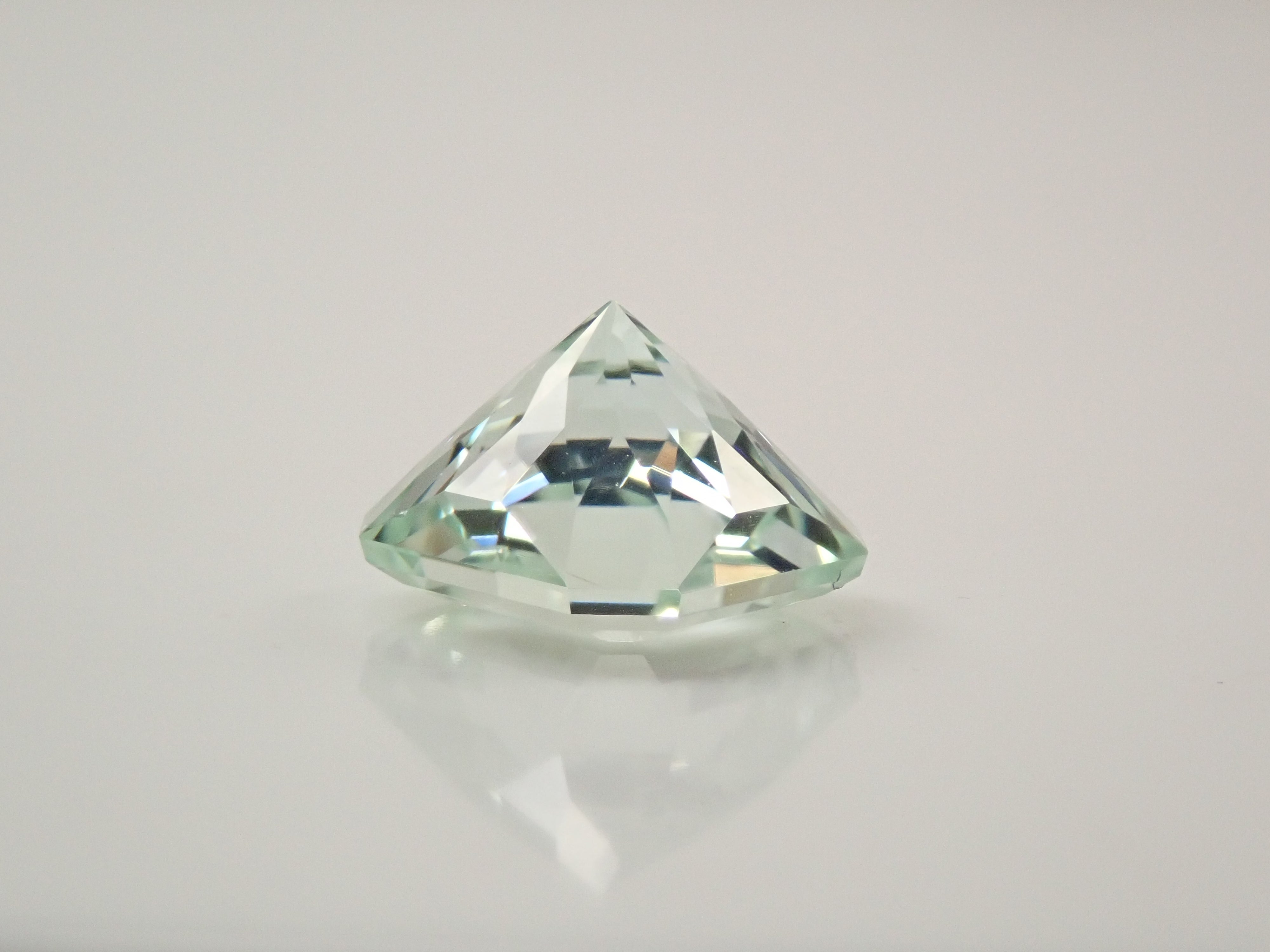 ブラジル産グリーン・スポジュメン 1.943ctルース