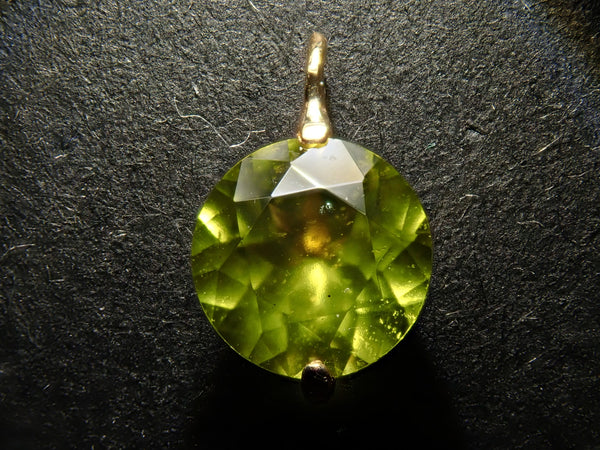K18ベスビアナイト 0.63ct チャーム 鑑別書
