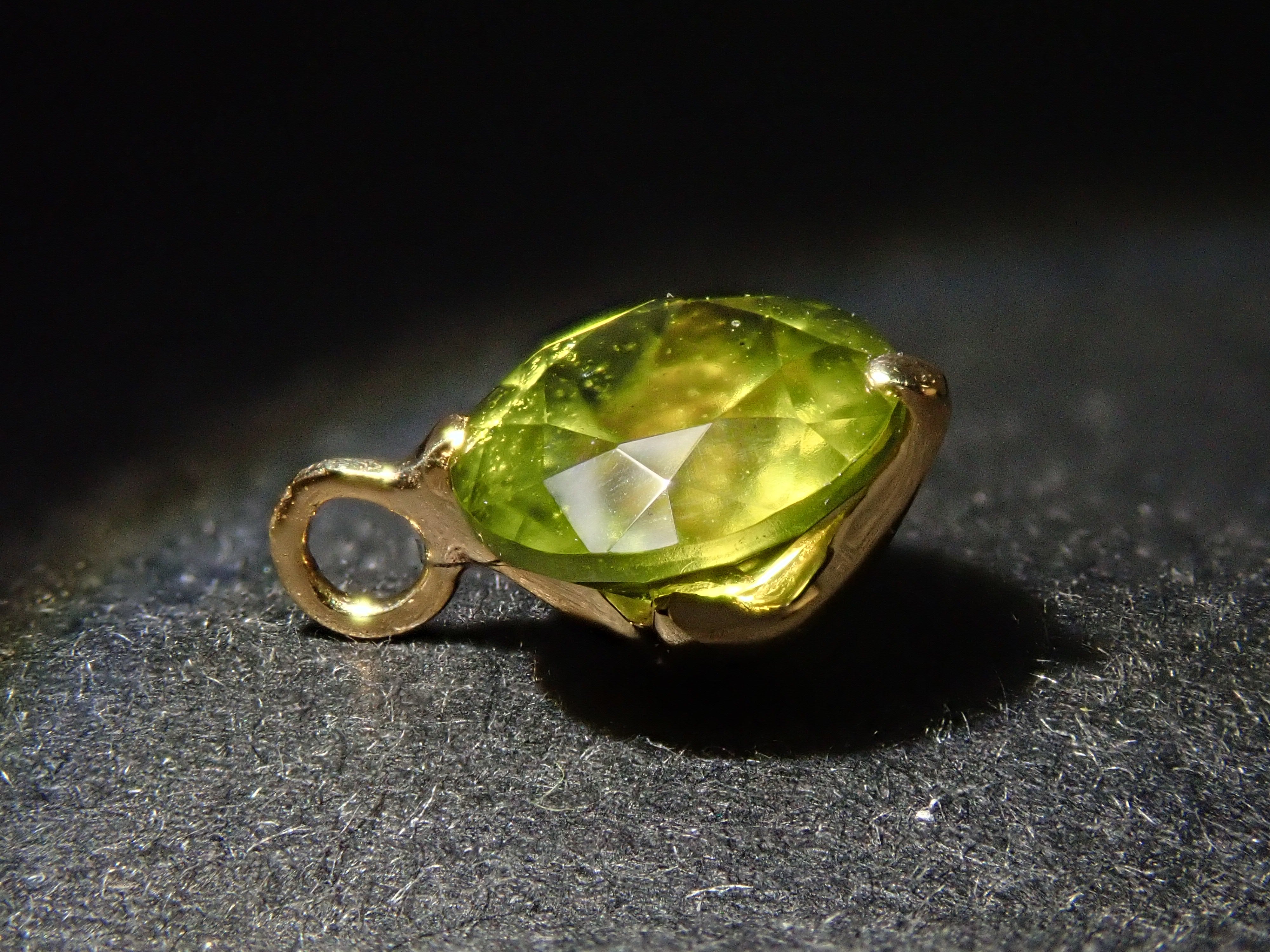 K18ベスビアナイト 0.63ct チャーム 鑑別書