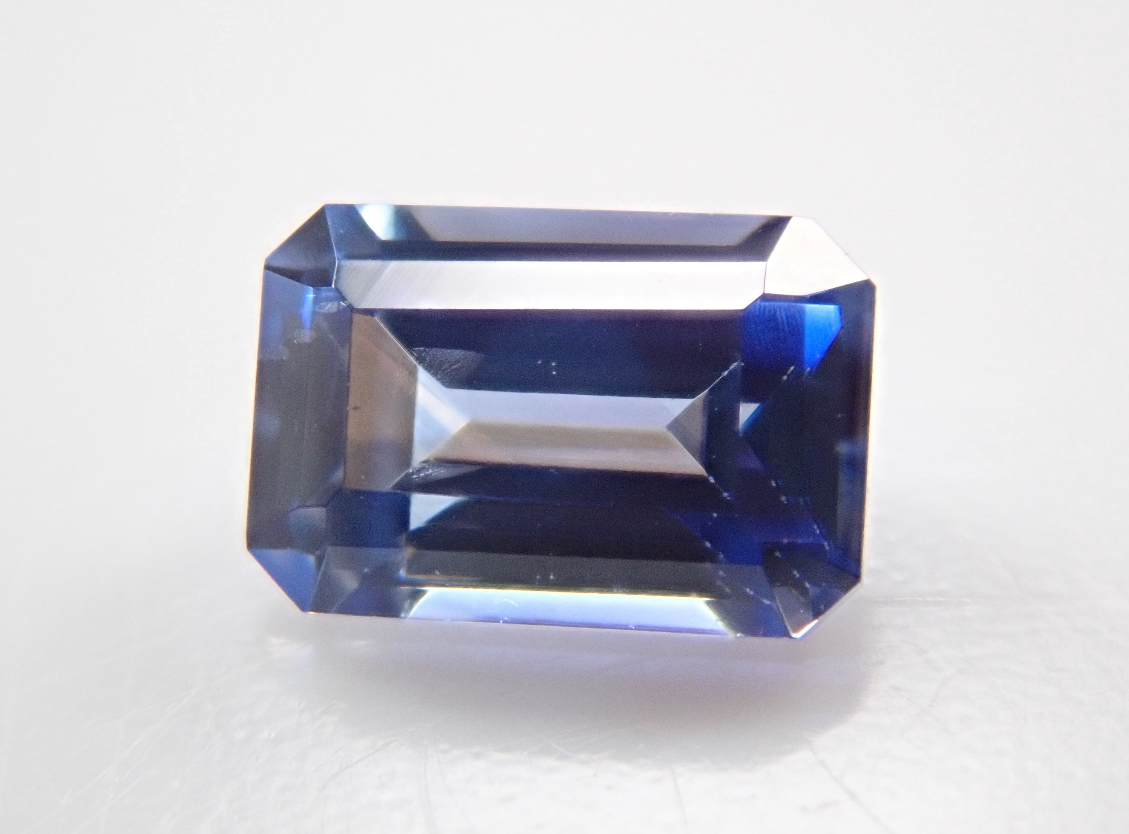 Benitoite 0.272ct loose stone (emerald cut)