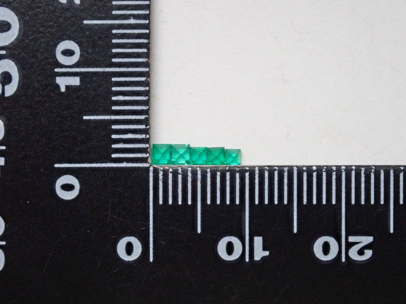 宝石ガチャ『5月誕生石』💎コロンビア産エメラルド1石(1.4mm~2.2mm)《複数購入割引有》