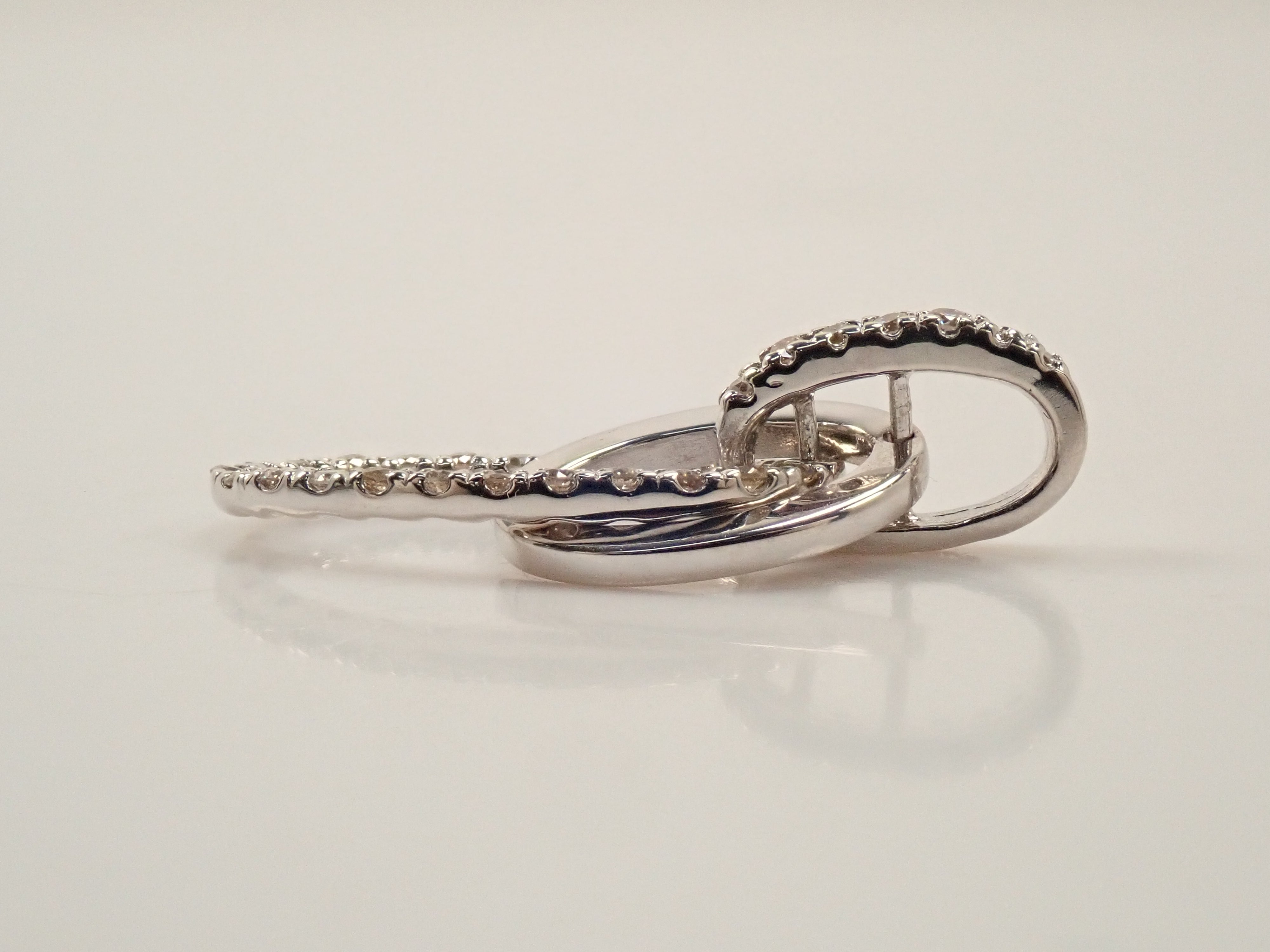 【22602594掲載】【カラフリ】K18WG ダイヤモンド 0.21ct ペンダント（ネックレス）