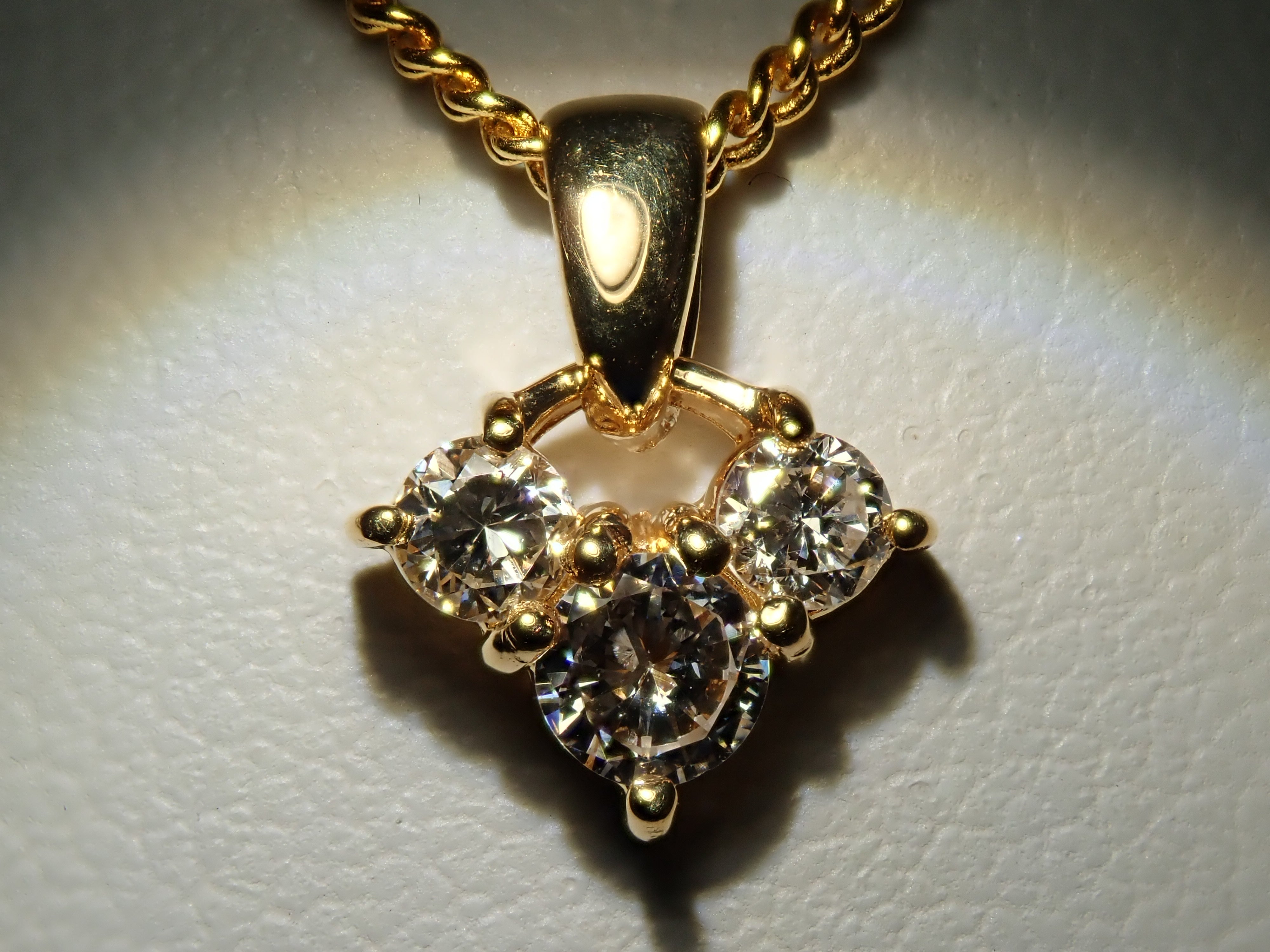 【22602595掲載】【カラフリ】K18 ダイヤモンド 0.3ct ペンダント（ネックレス）