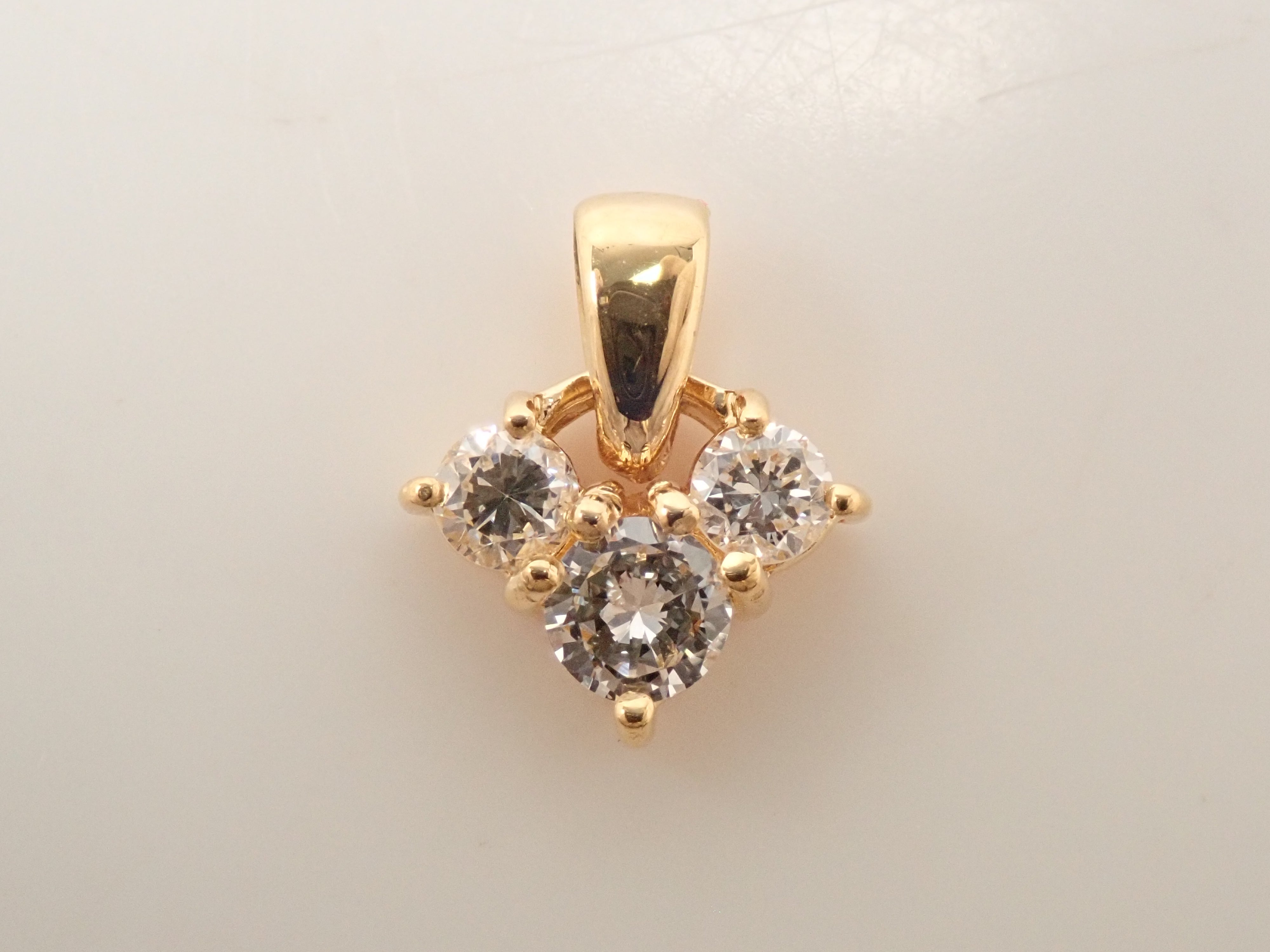 【22602595掲載】【カラフリ】K18 ダイヤモンド 0.3ct ペンダント（ネックレス）