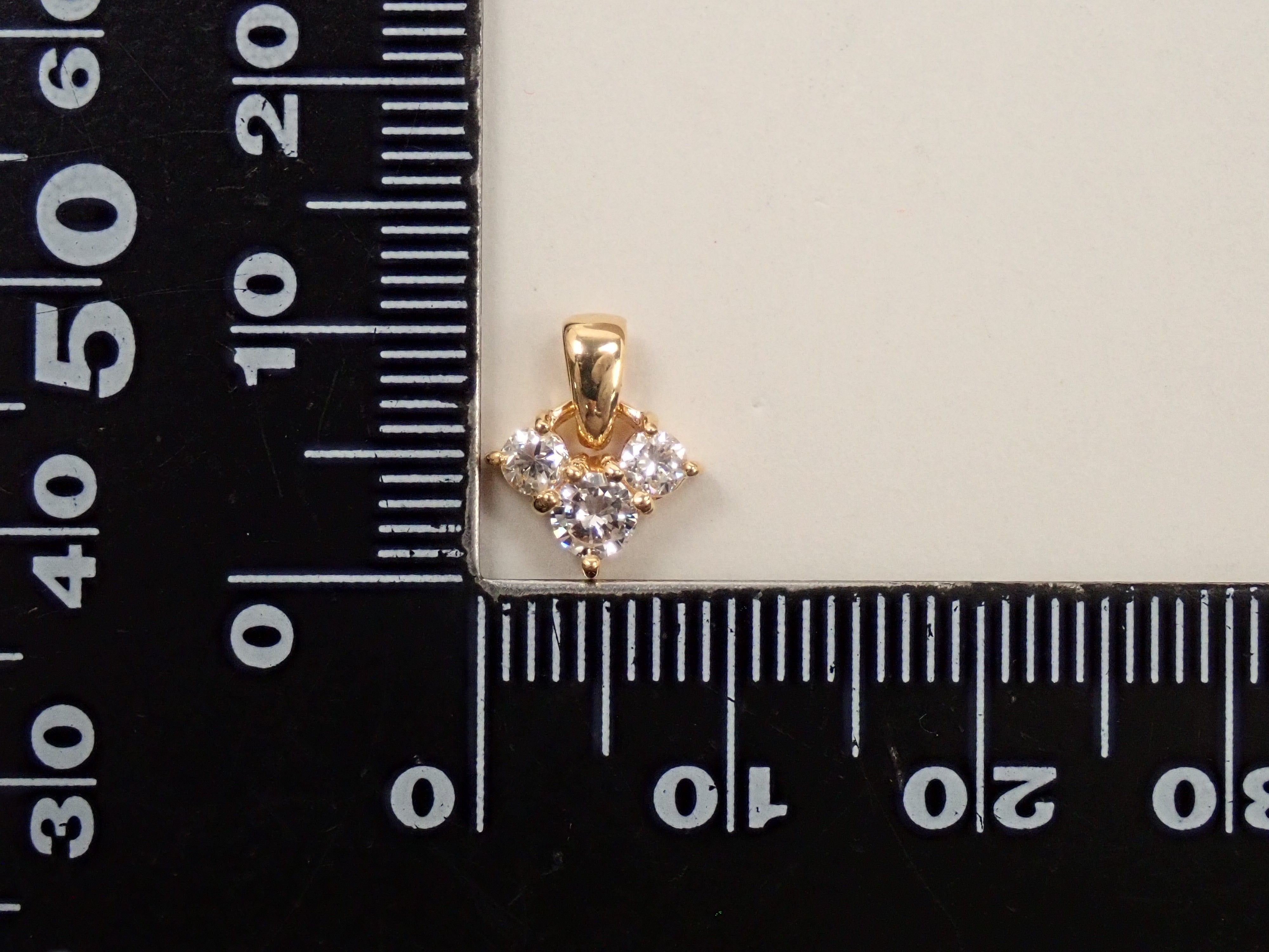 【22602595掲載】【カラフリ】K18 ダイヤモンド 0.3ct ペンダント（ネックレス）