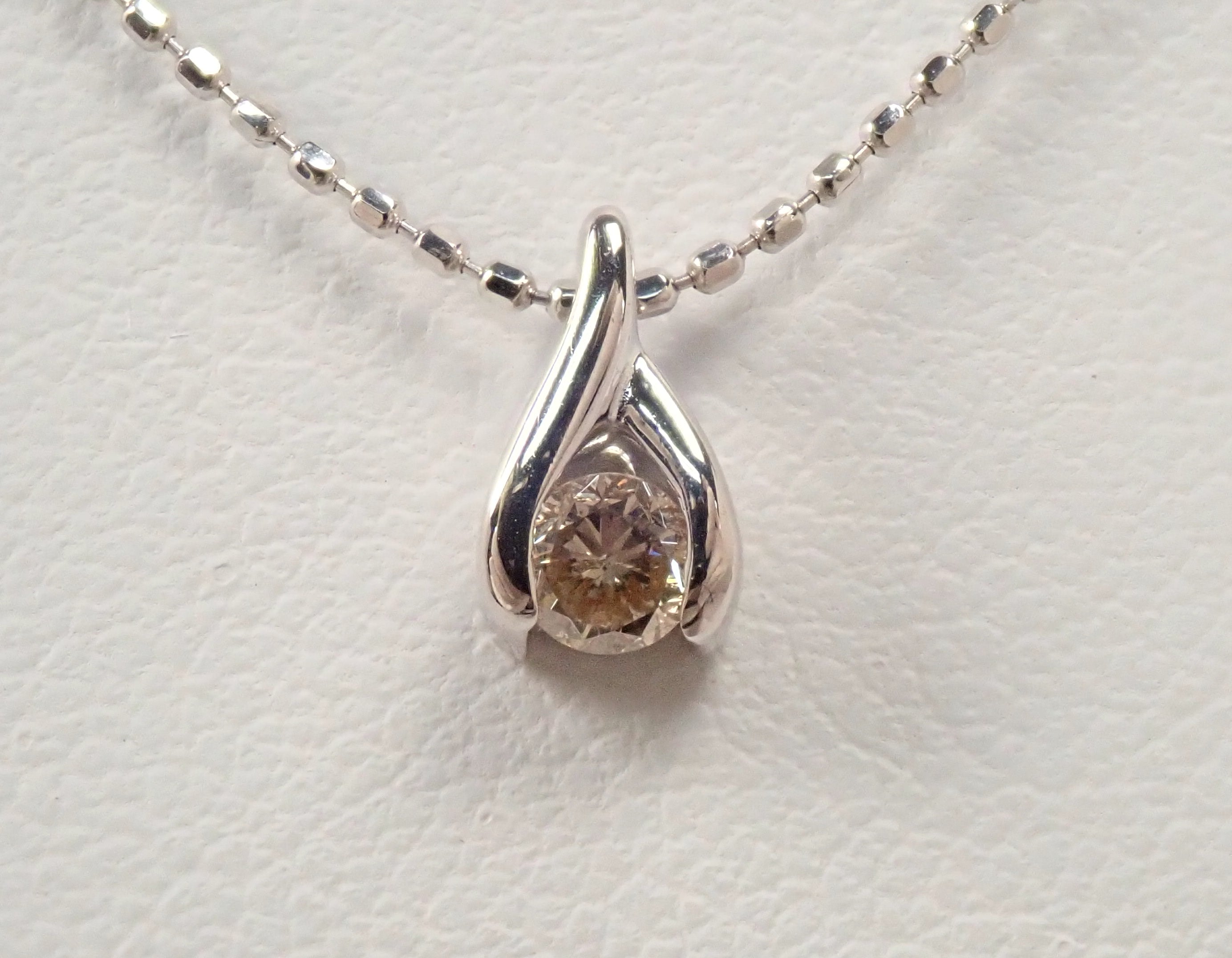 【5/23 22時販売】【カラフリ】K18WG ダイヤモンド 0.126ct ペンダント（ネックレス）