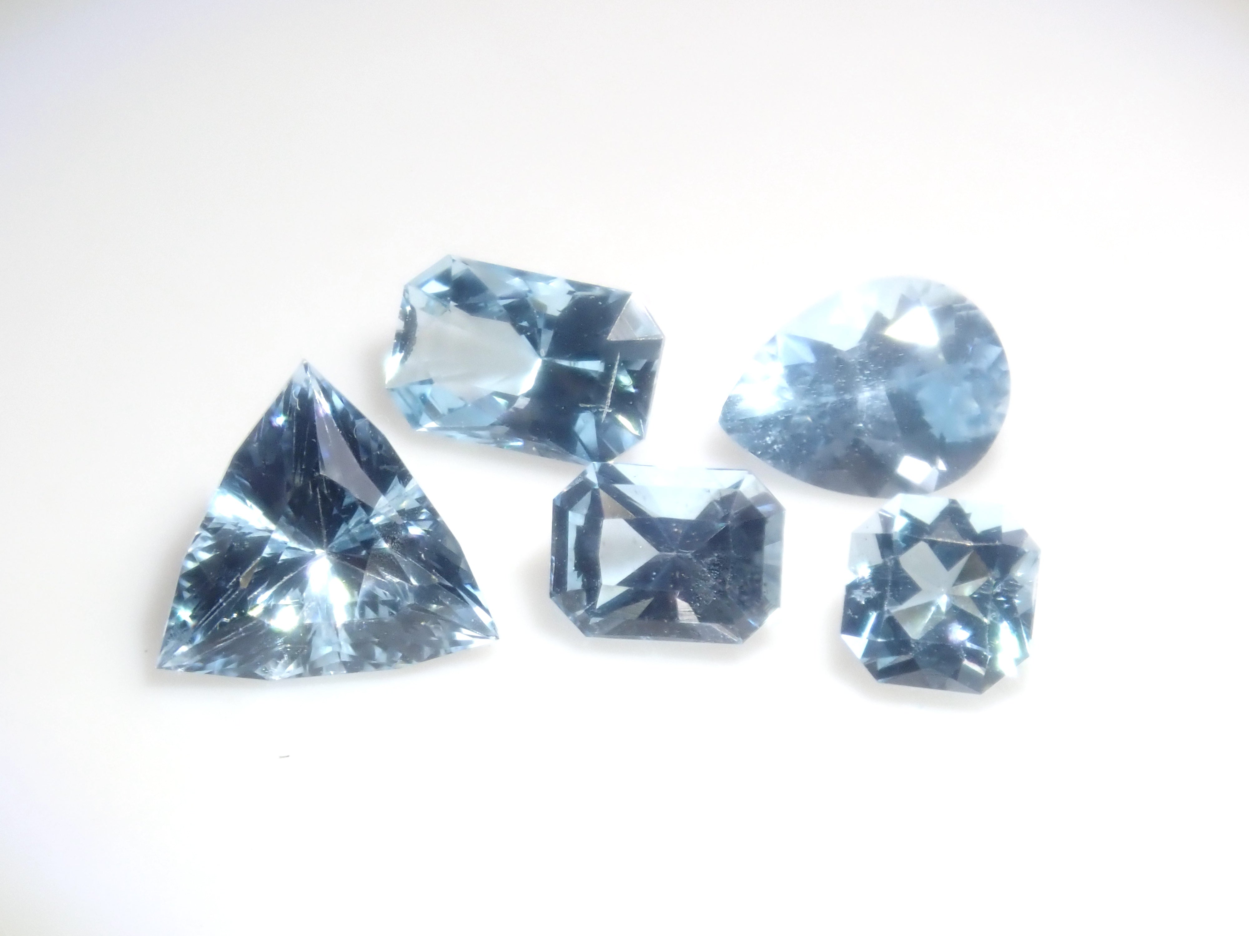 [Sales start May 15, 10 PM] Limited to 11 Stones: Aquamarine Gacha with Certified Santa Maria Aquamarine (Multiple Purchase Discount Available)