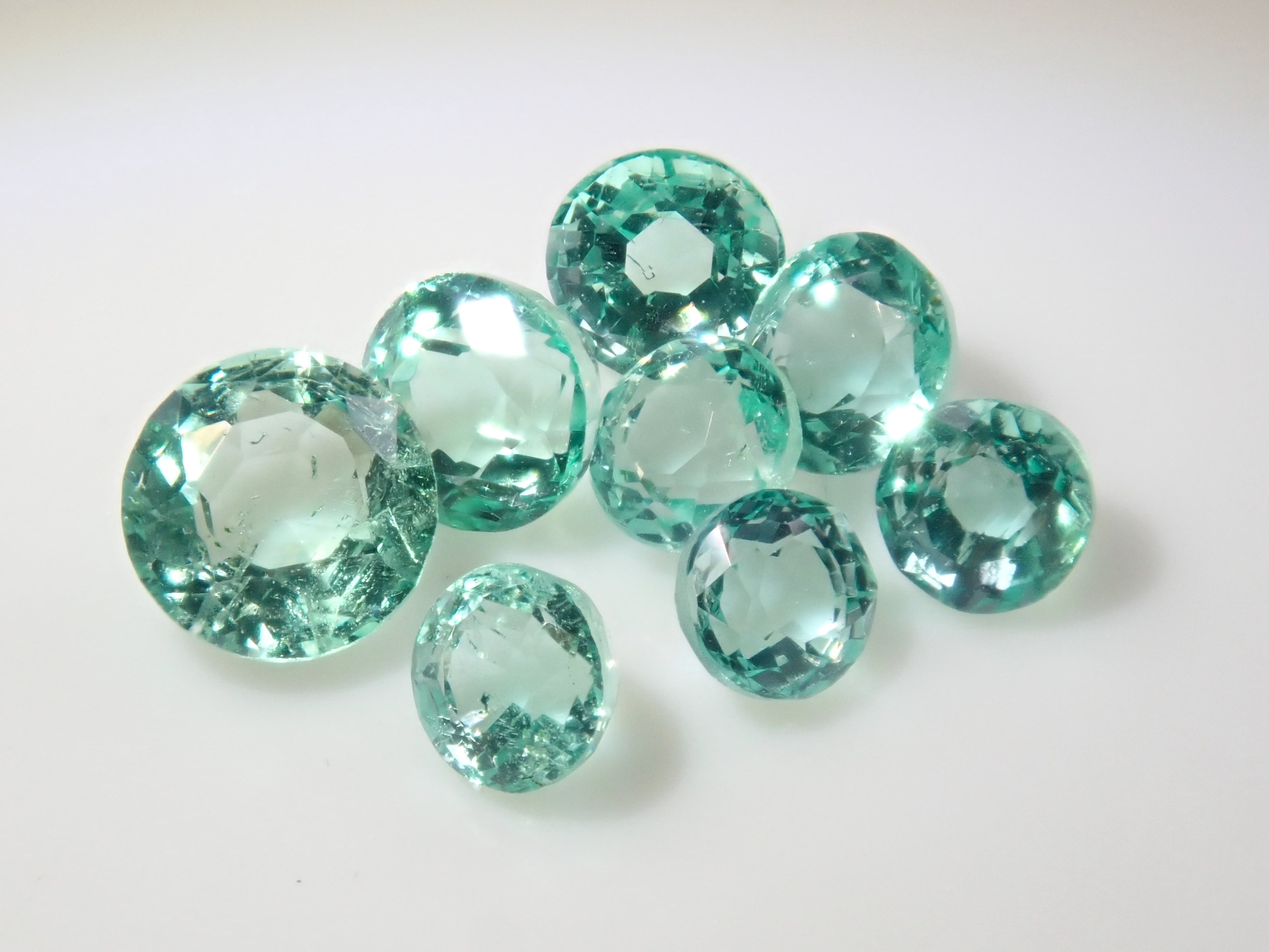 《Only one left》Colombian mint color emerald 1 loose stone《Multiple purchase discounts available》