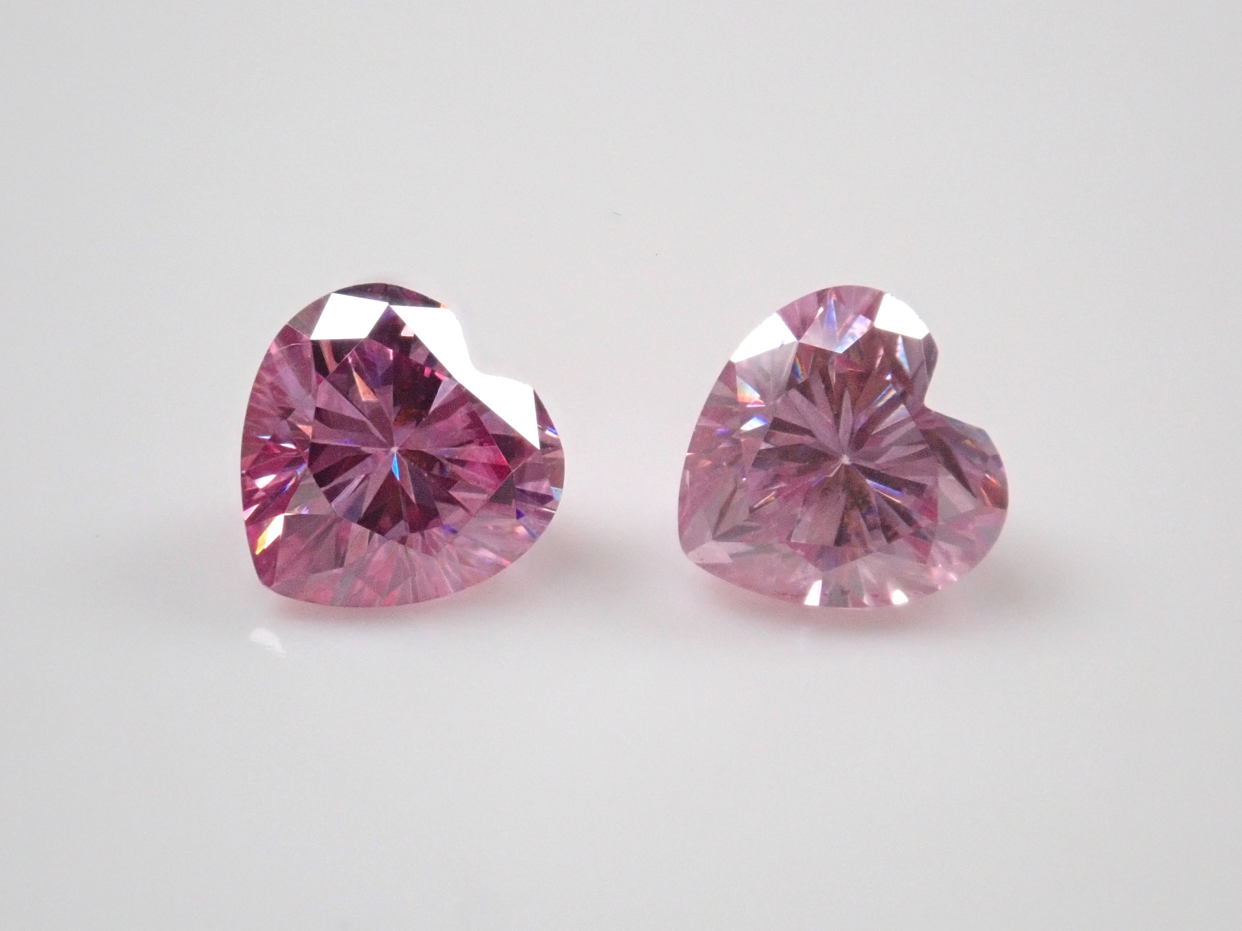 Limited to 2 stones Synthetic Moissanite 1 loose stone (pink moissanite, heart shape, 6mm) Multiple purchase discount available