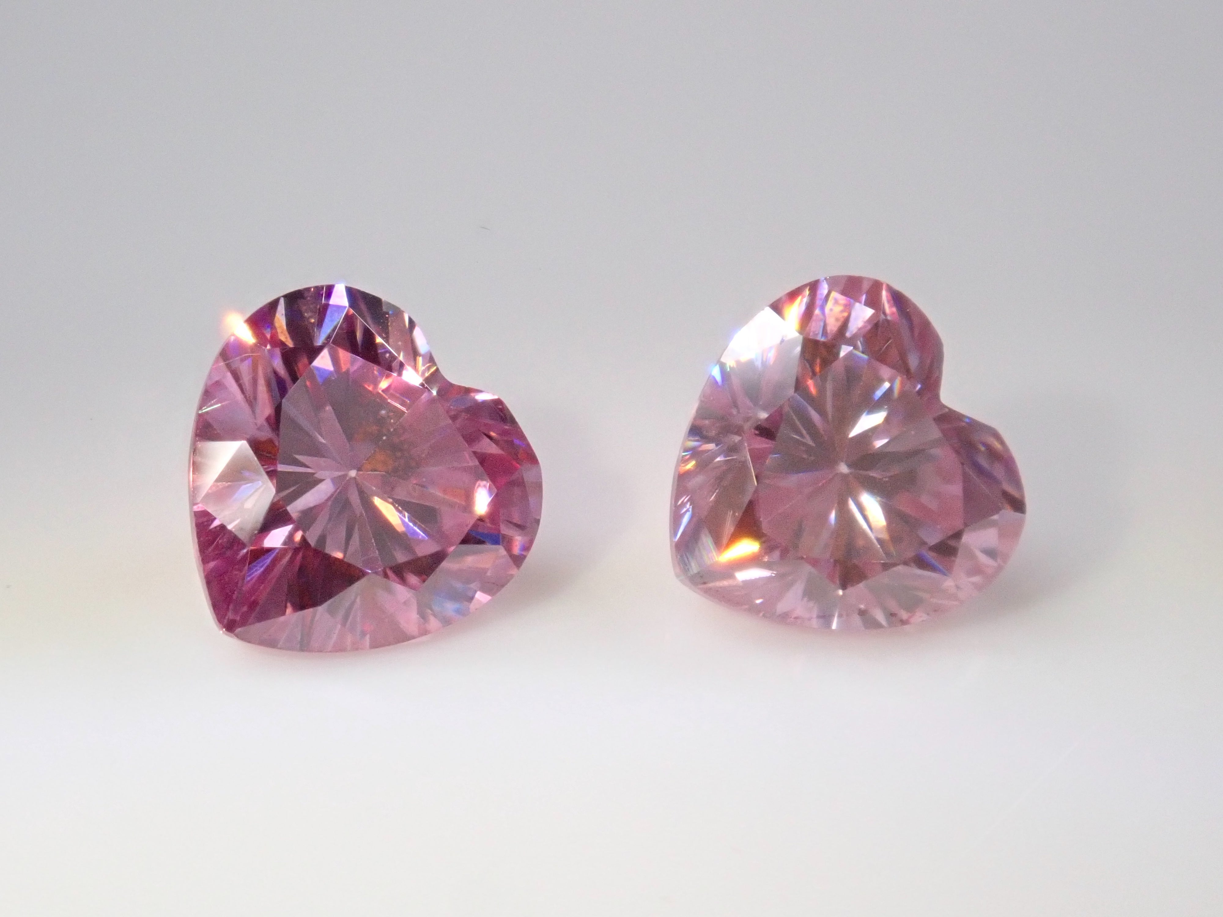 Limited to 2 stones Synthetic Moissanite 1 loose stone (pink moissanite, heart shape, 6mm) Multiple purchase discount available