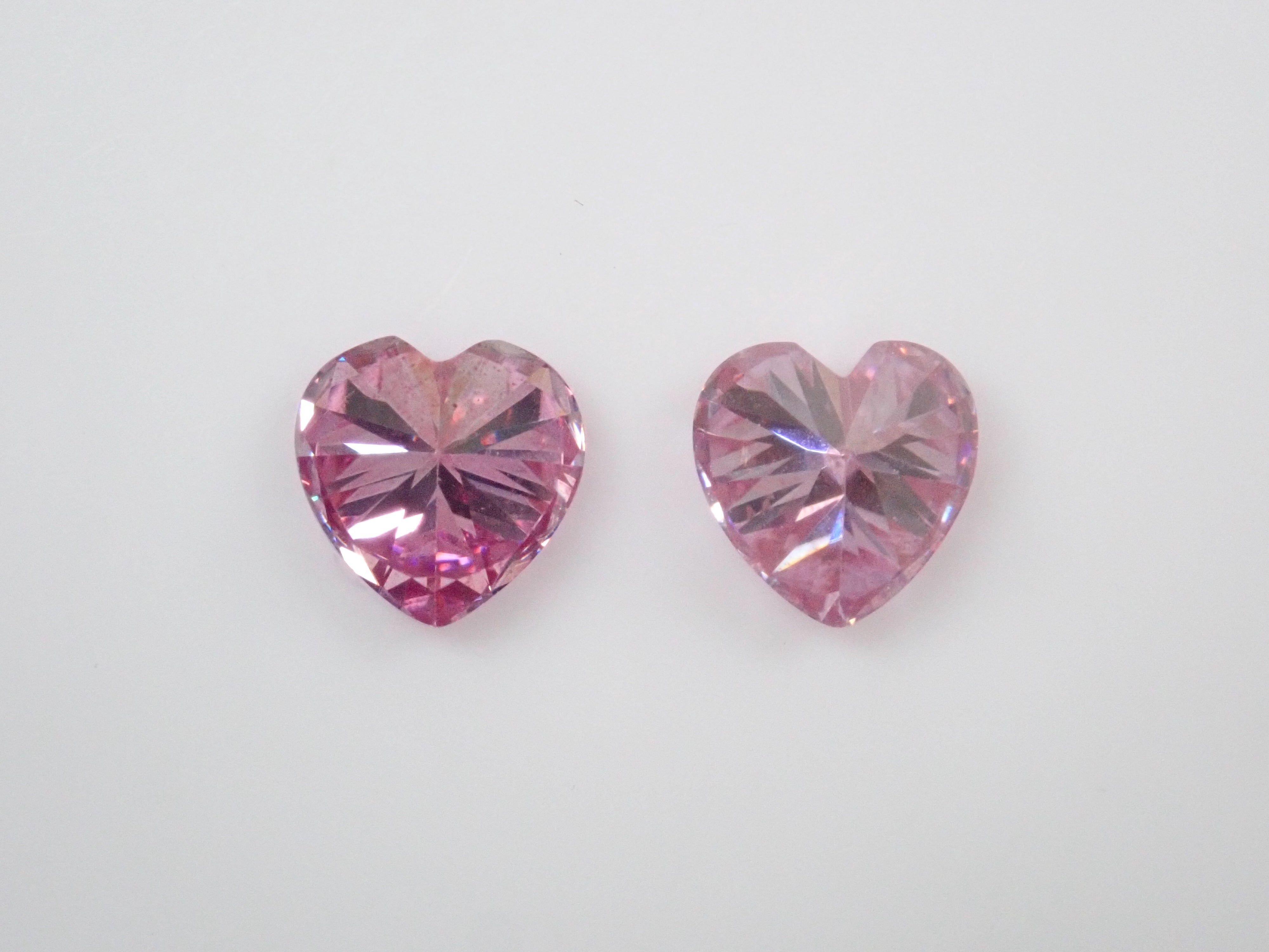 Limited to 2 stones Synthetic Moissanite 1 loose stone (pink moissanite, heart shape, 6mm) Multiple purchase discount available