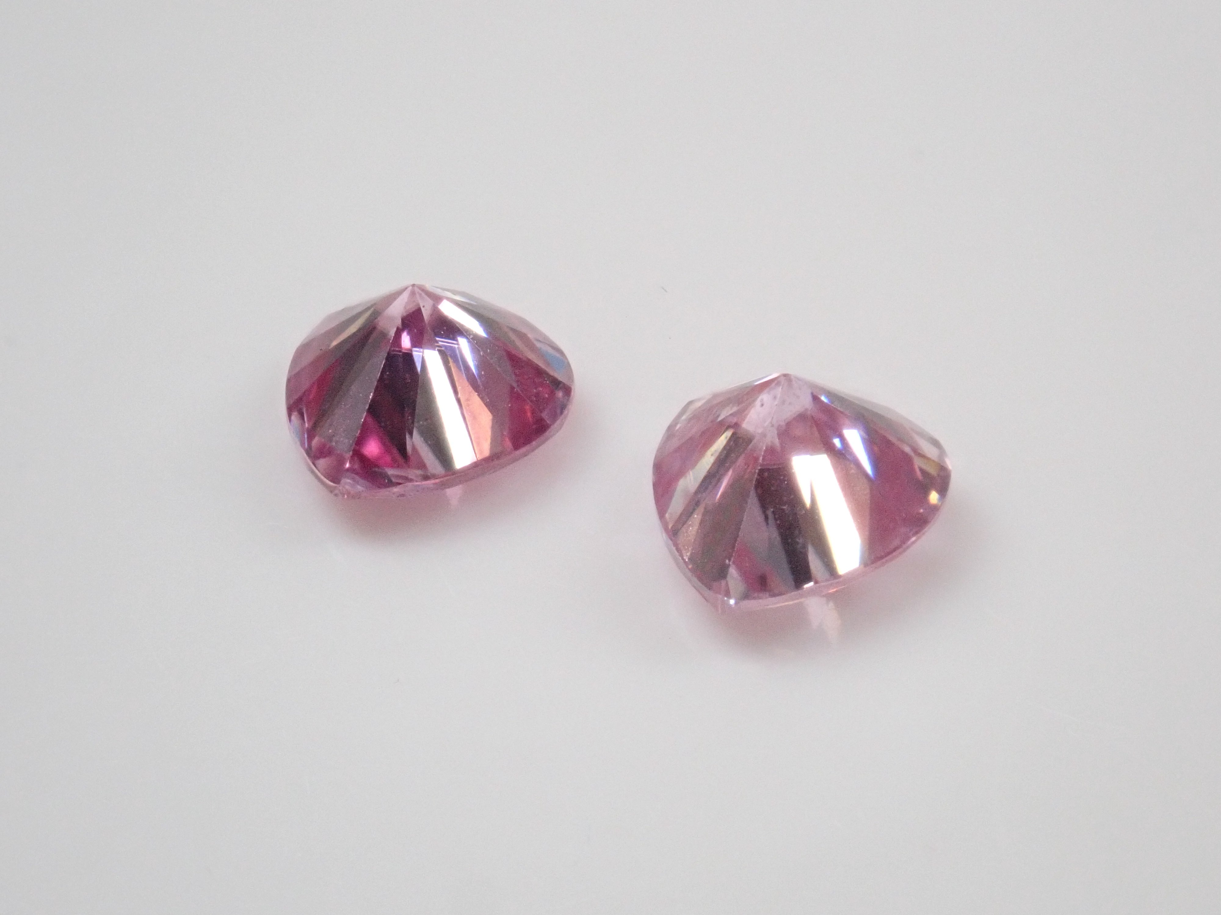 Limited to 2 stones Synthetic Moissanite 1 loose stone (pink moissanite, heart shape, 6mm) Multiple purchase discount available