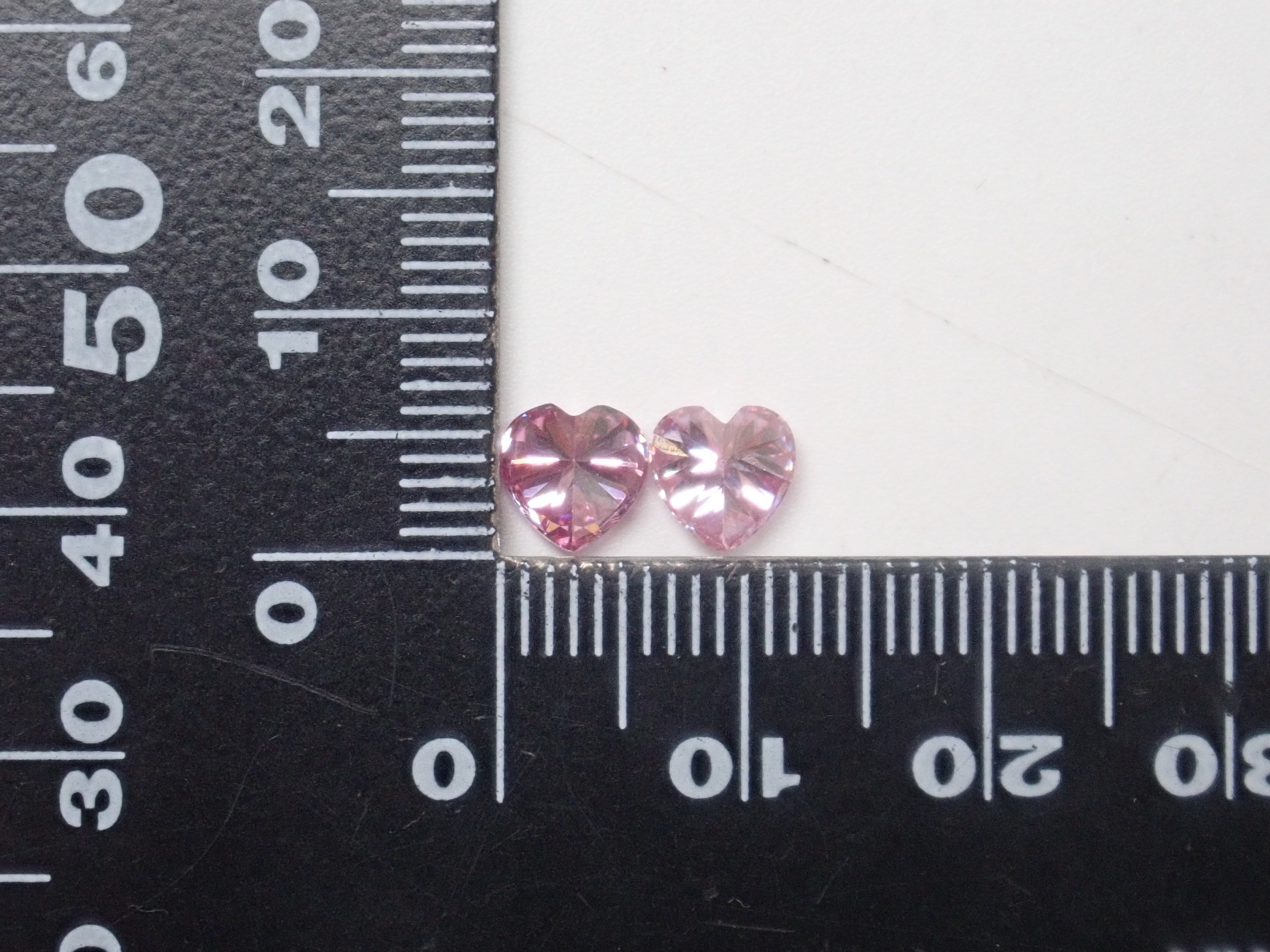 Limited to 2 stones Synthetic Moissanite 1 loose stone (pink moissanite, heart shape, 6mm) Multiple purchase discount available