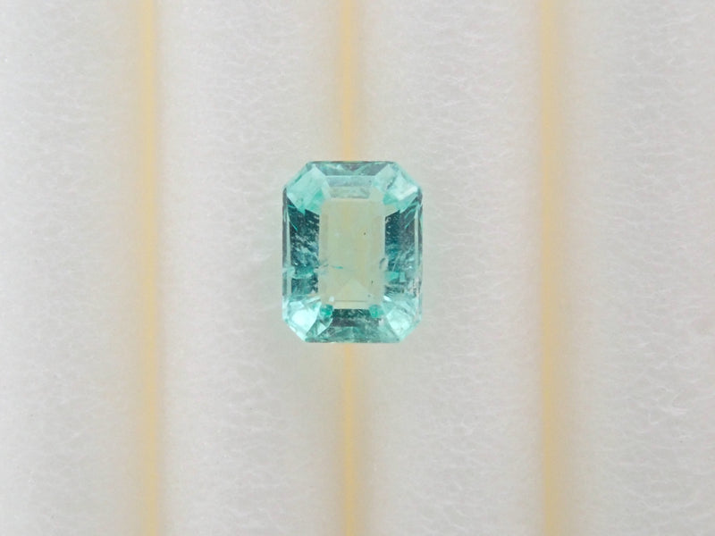 [On sale from 10pm on 5/13] Colombian mint color emerald 0.136ct loose stone