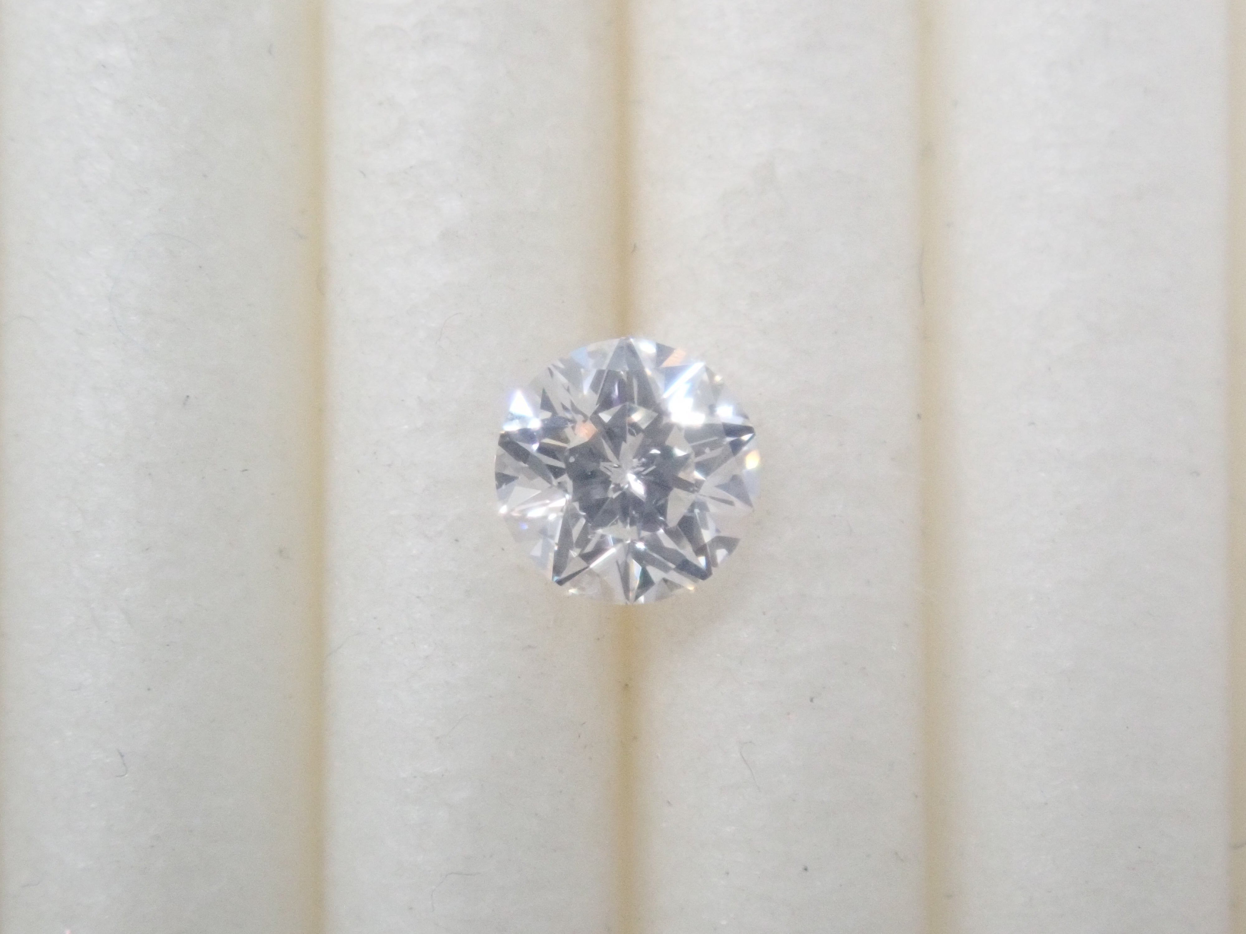 【5/14 22時販売】【カラフリ】星が浮かび上がる「WISH UPON A STAR®」3.5mm/0.166ct/F/VS1 ダイヤモンド　鑑定書